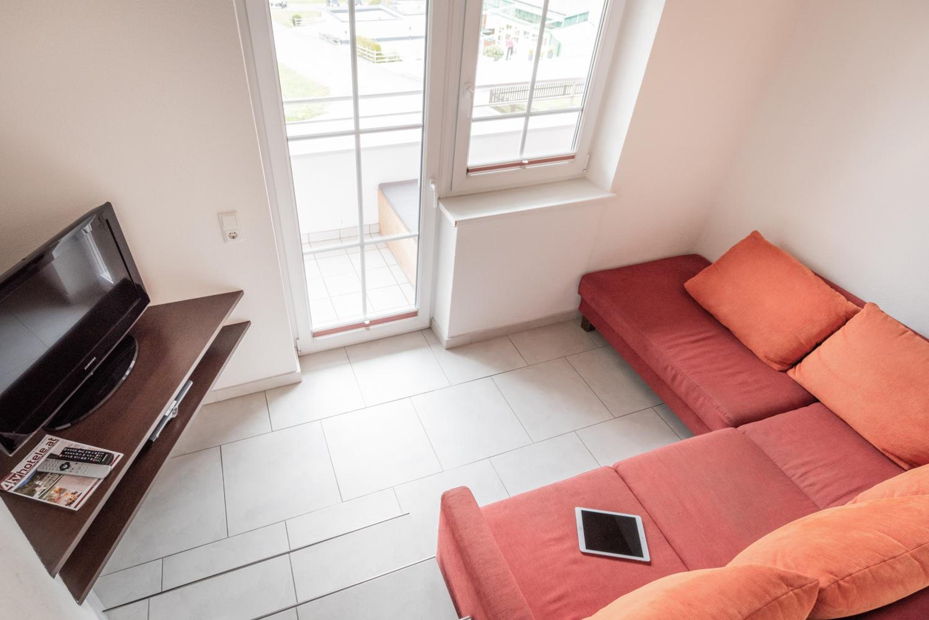 Two-Bedroom Apartment with Mountain VIew - Photo 10