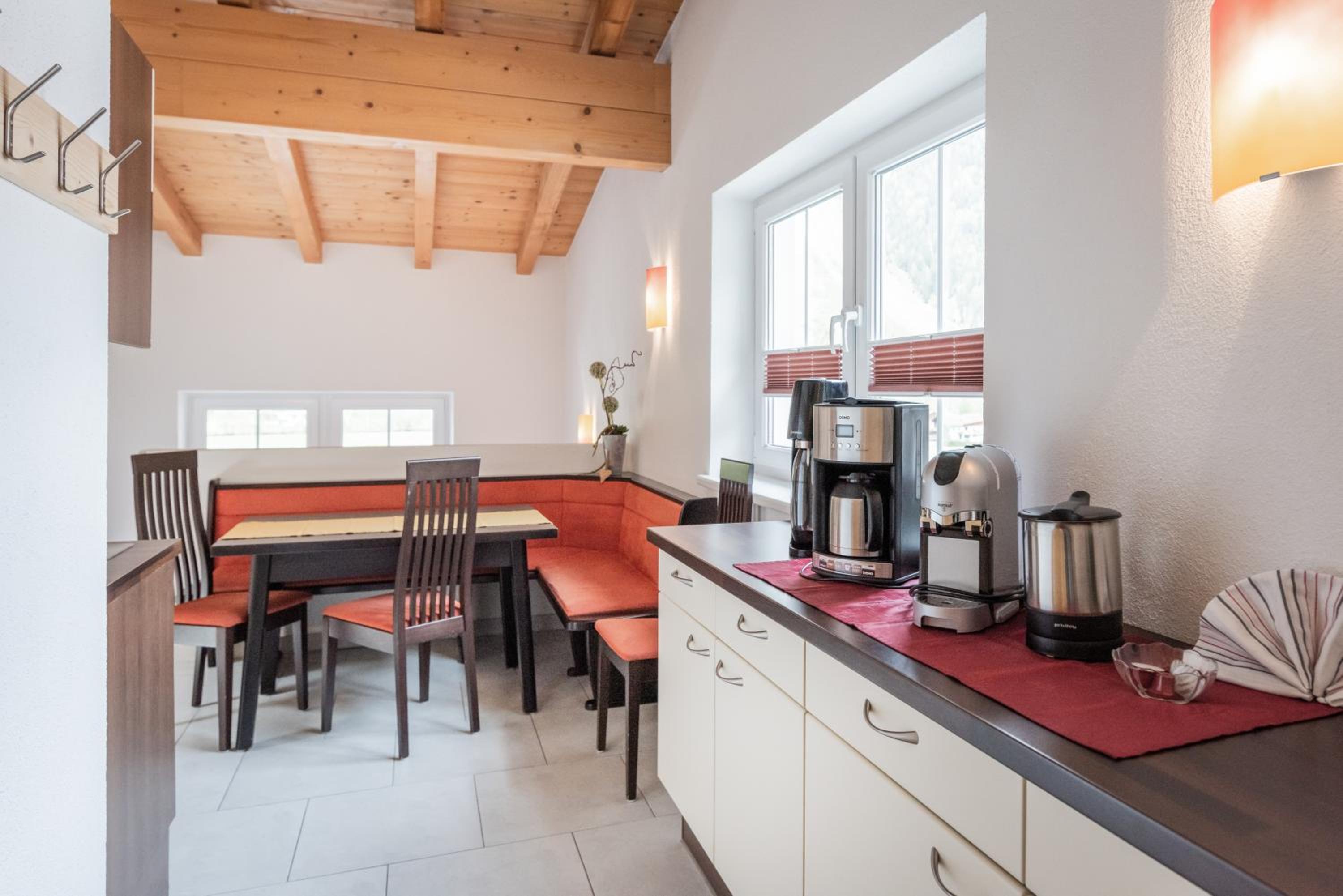 Two-Bedroom Apartment with Mountain VIew - Photo 6