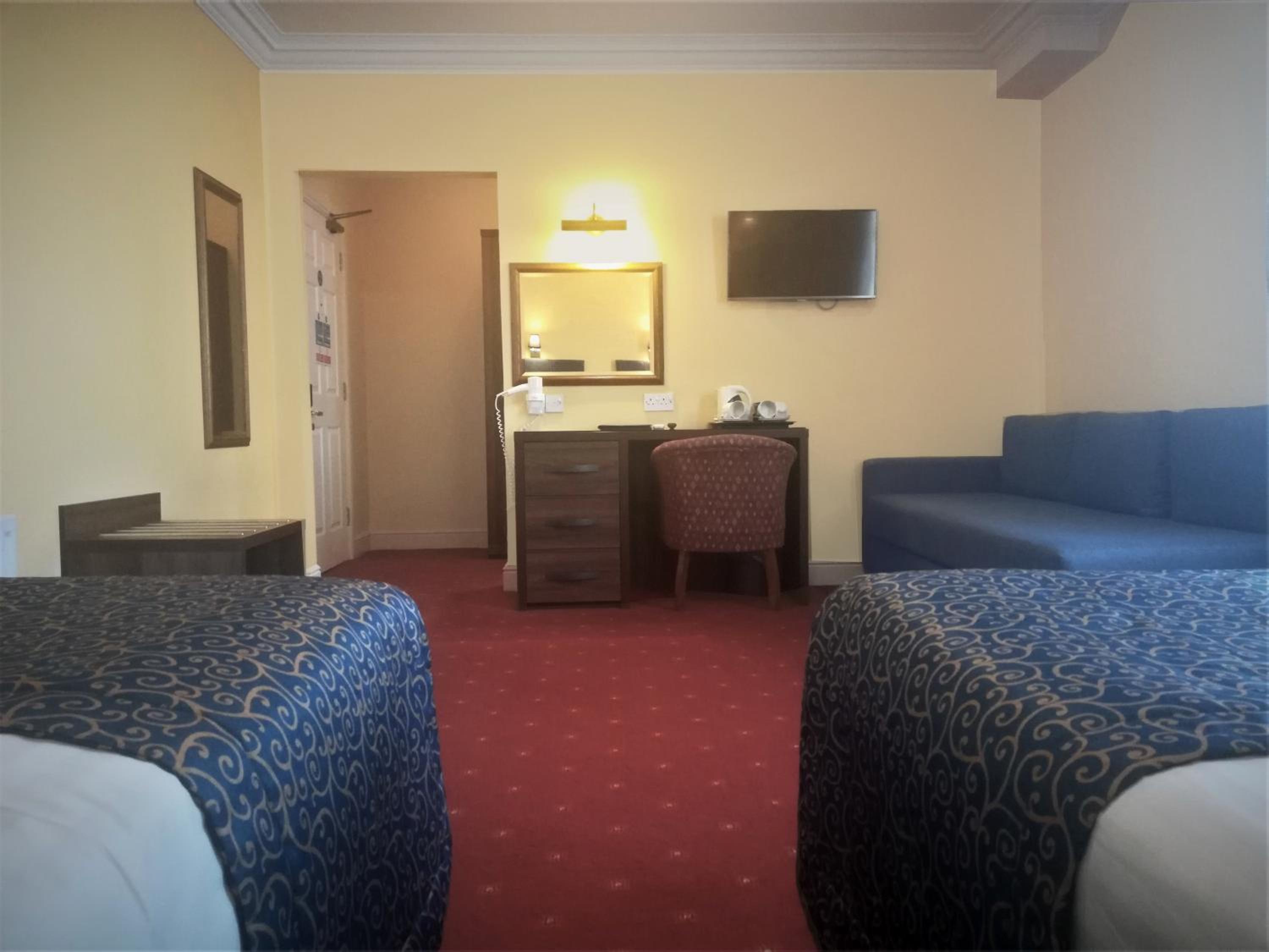 Family Room (2 Adults + 2 Children) photo 3