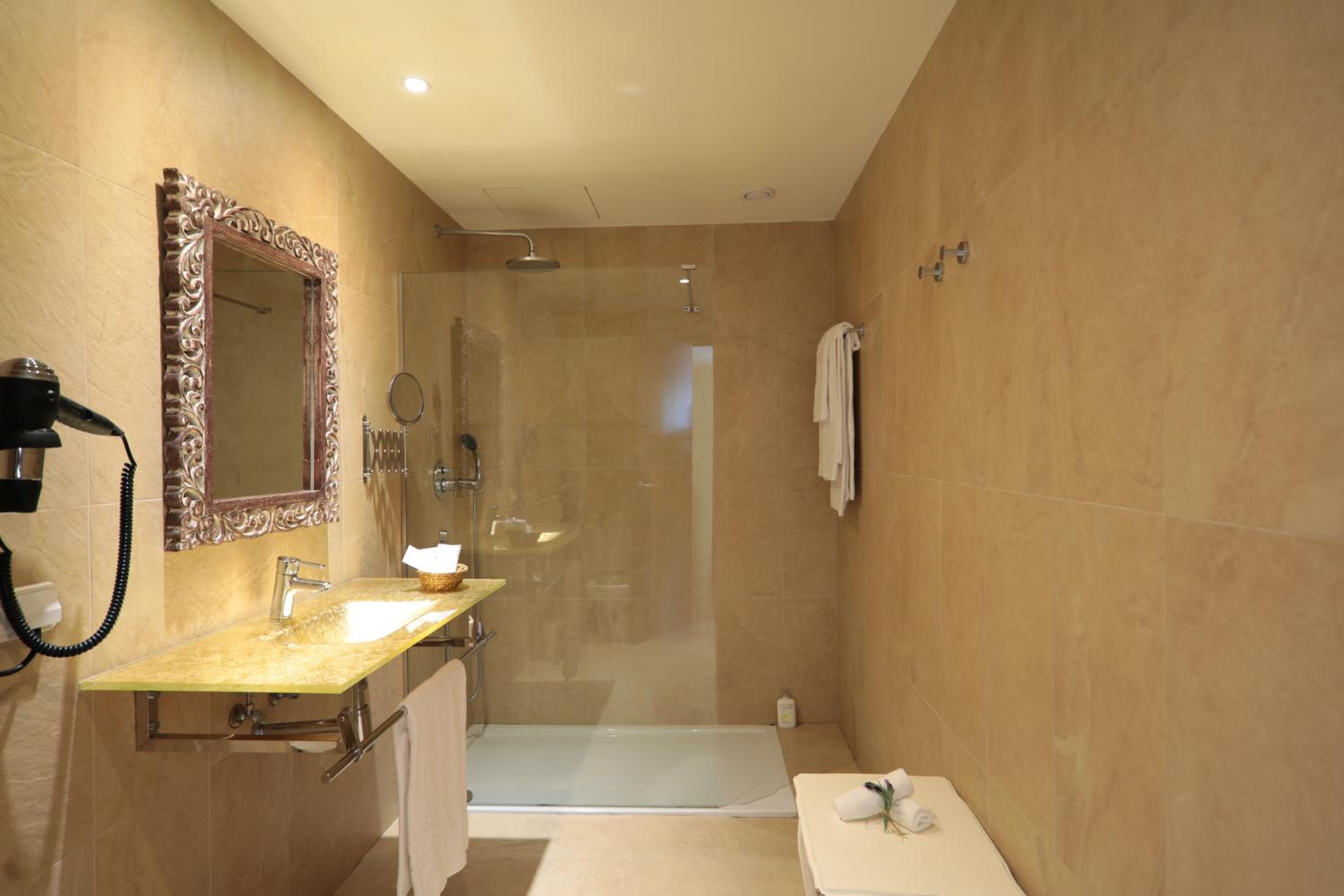 Standard Triple Room photo 2
