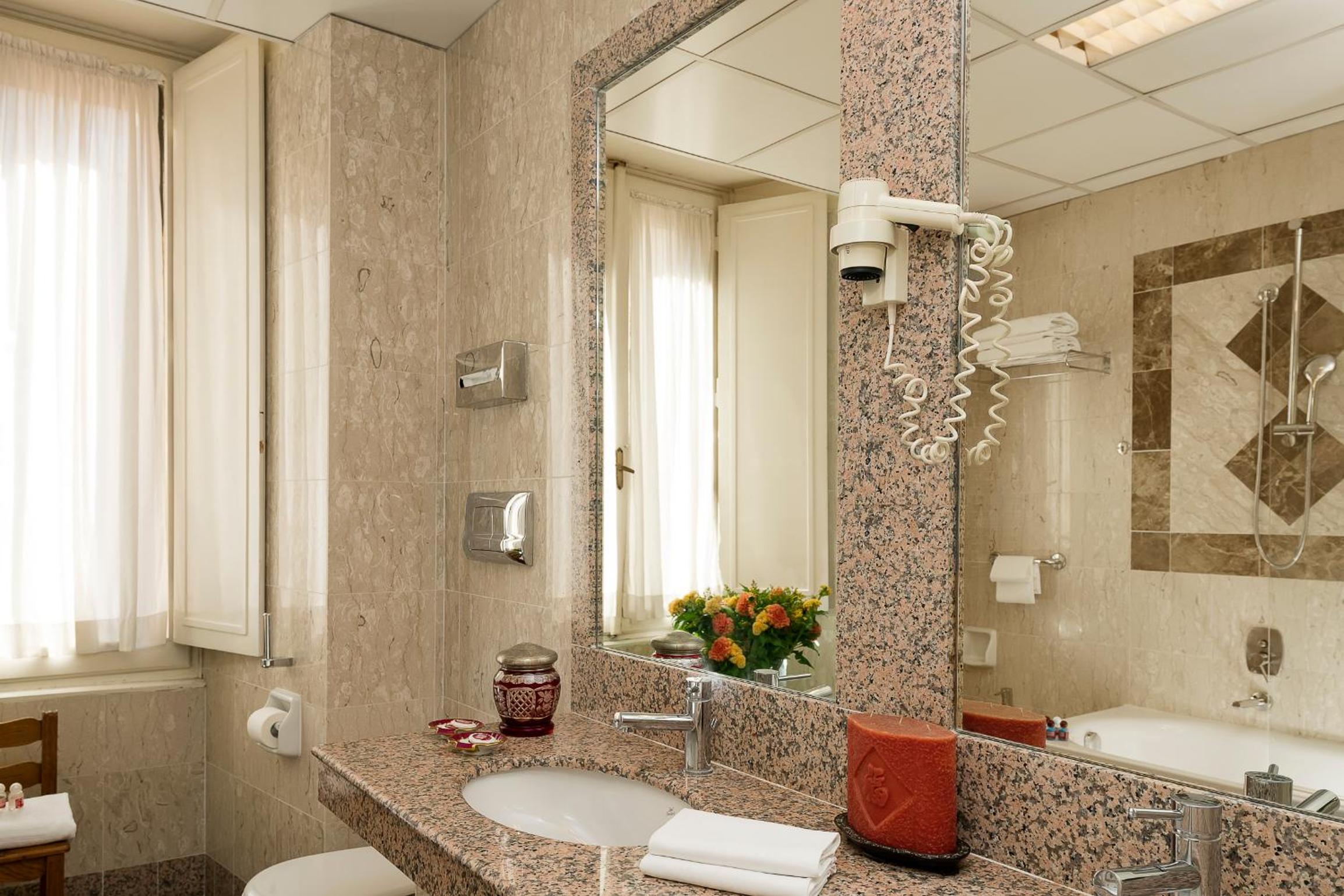 Superior Double or Twin Room thumbnail 6