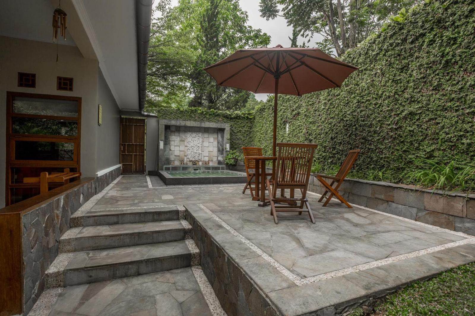 Three-Bedroom Villa with Private Pool - Photo 11