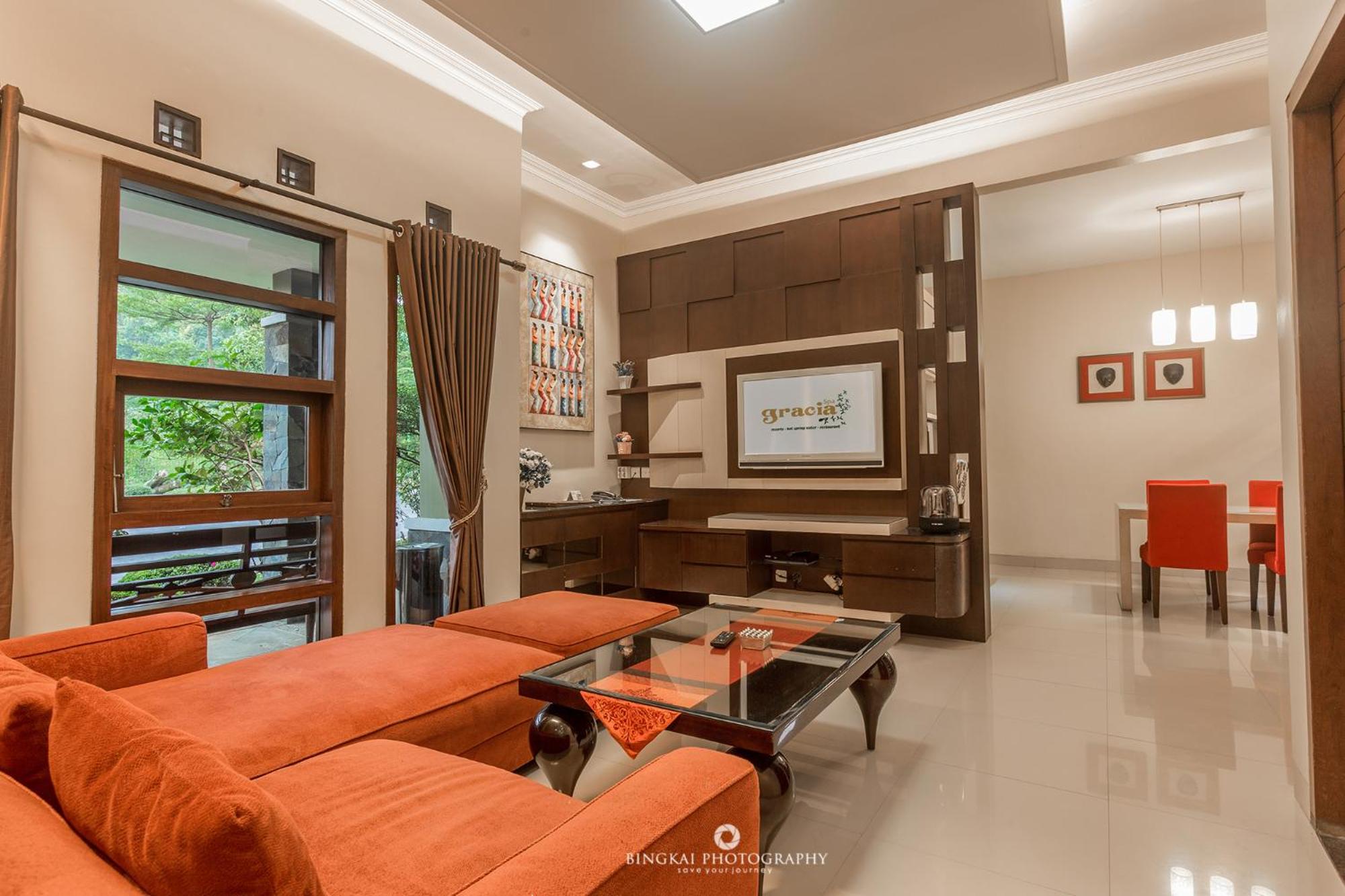 Three-Bedroom Villa with Private Pool - Photo 8