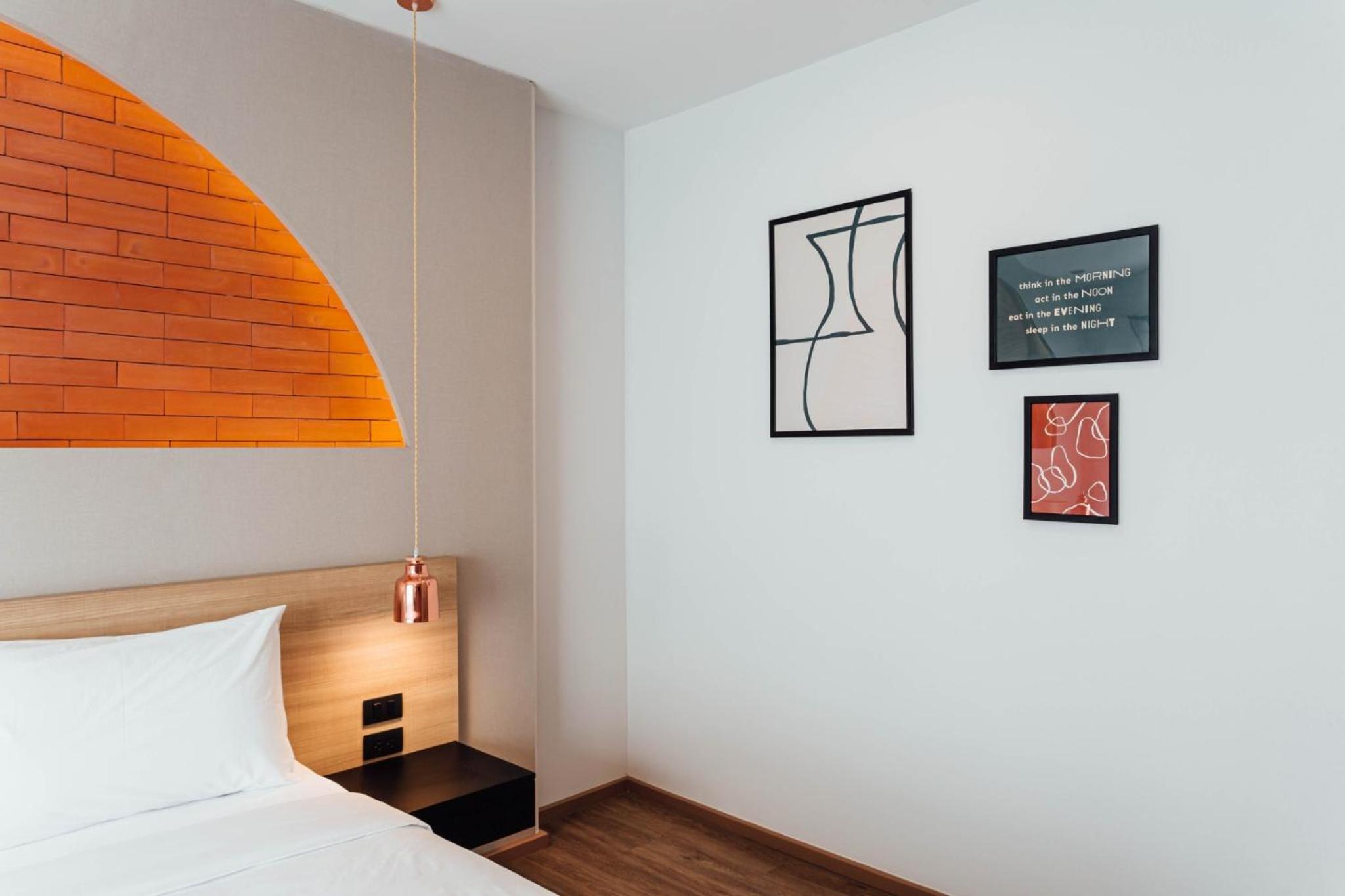 Standard King Room photo 3