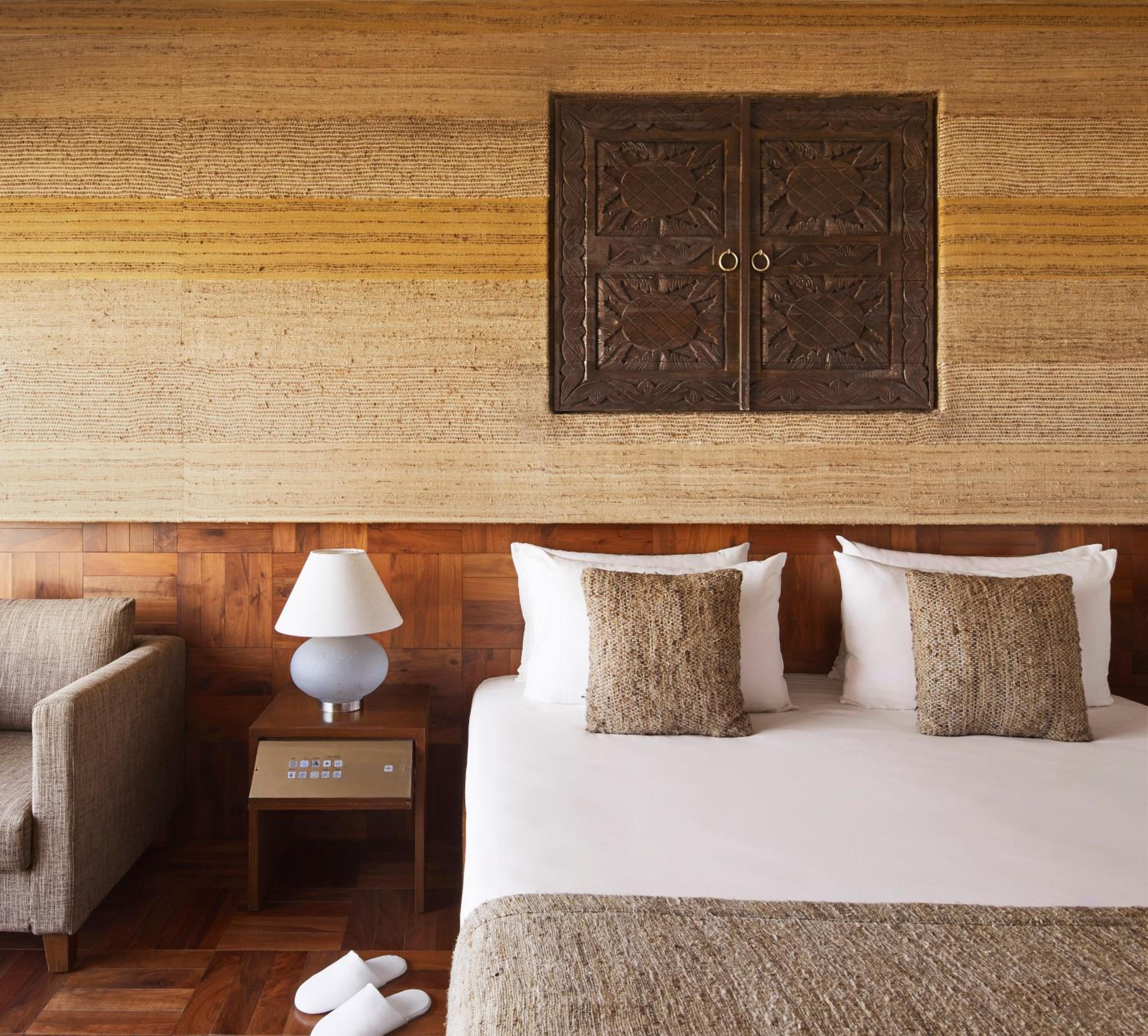 Executive Suite Partial Sea View King Bed with one way airport transfer