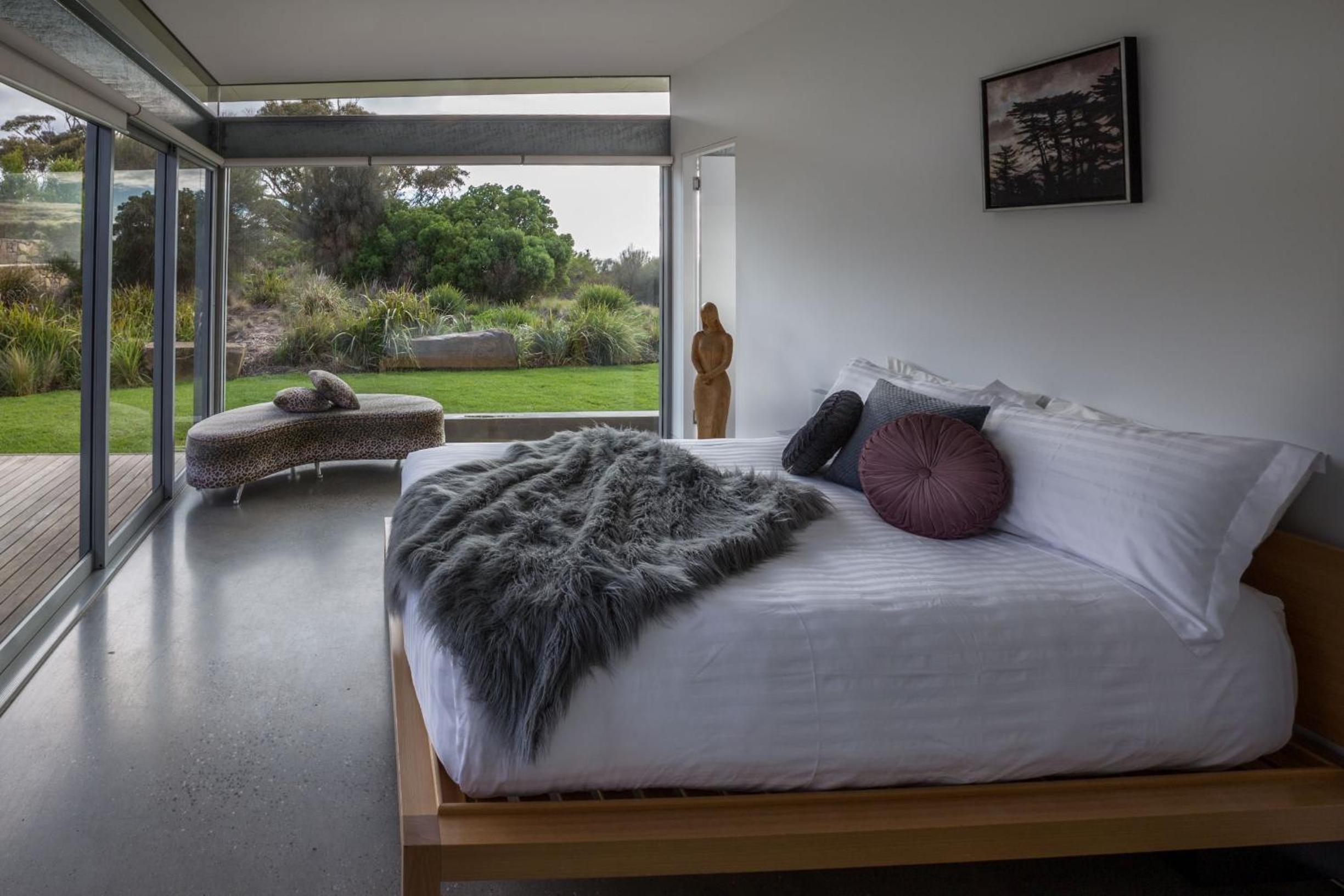 Luxury Three-Bedroom House photo 1