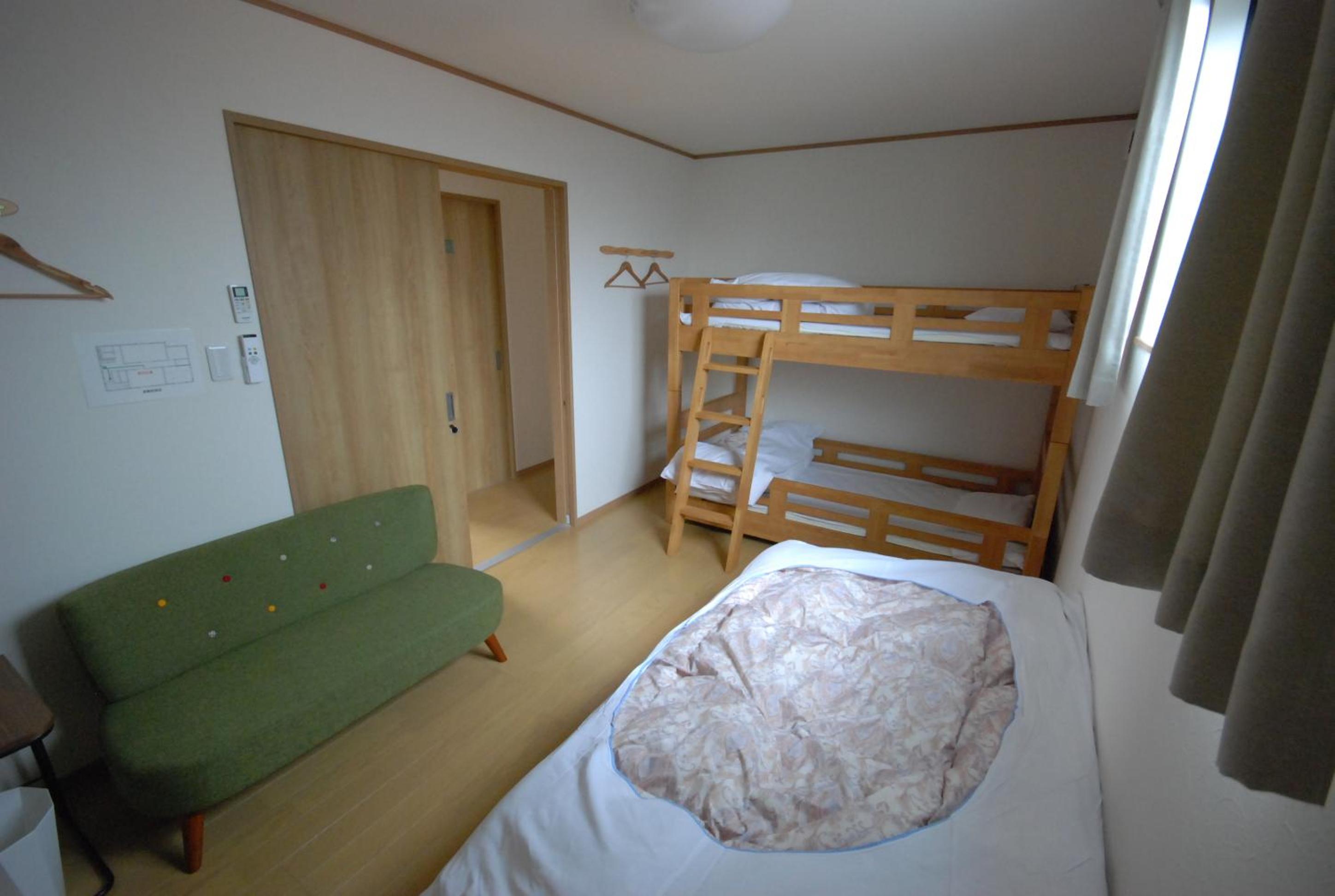 Economy Triple Room - Photo 3