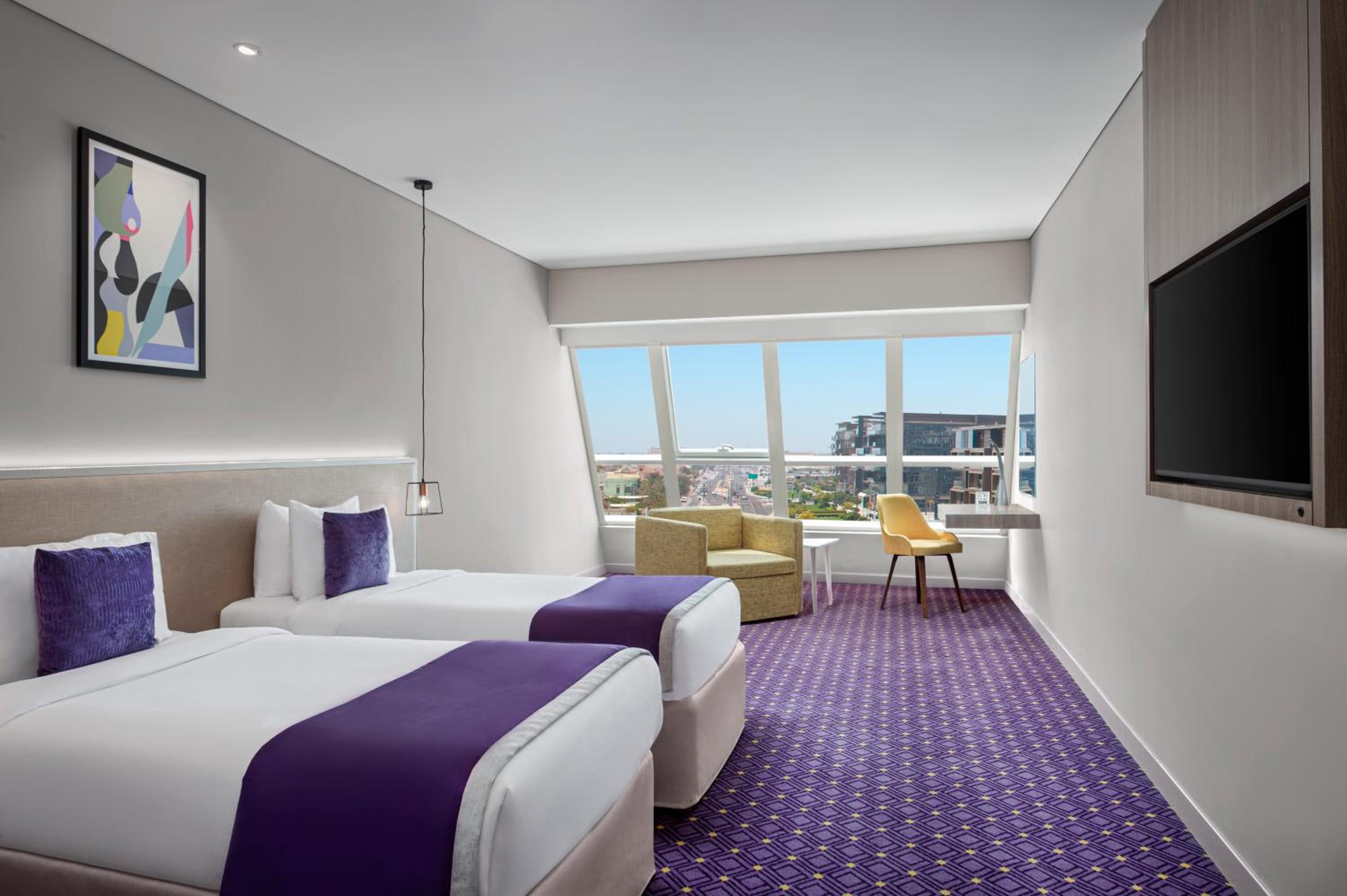Premium Twin City View - Photo 2