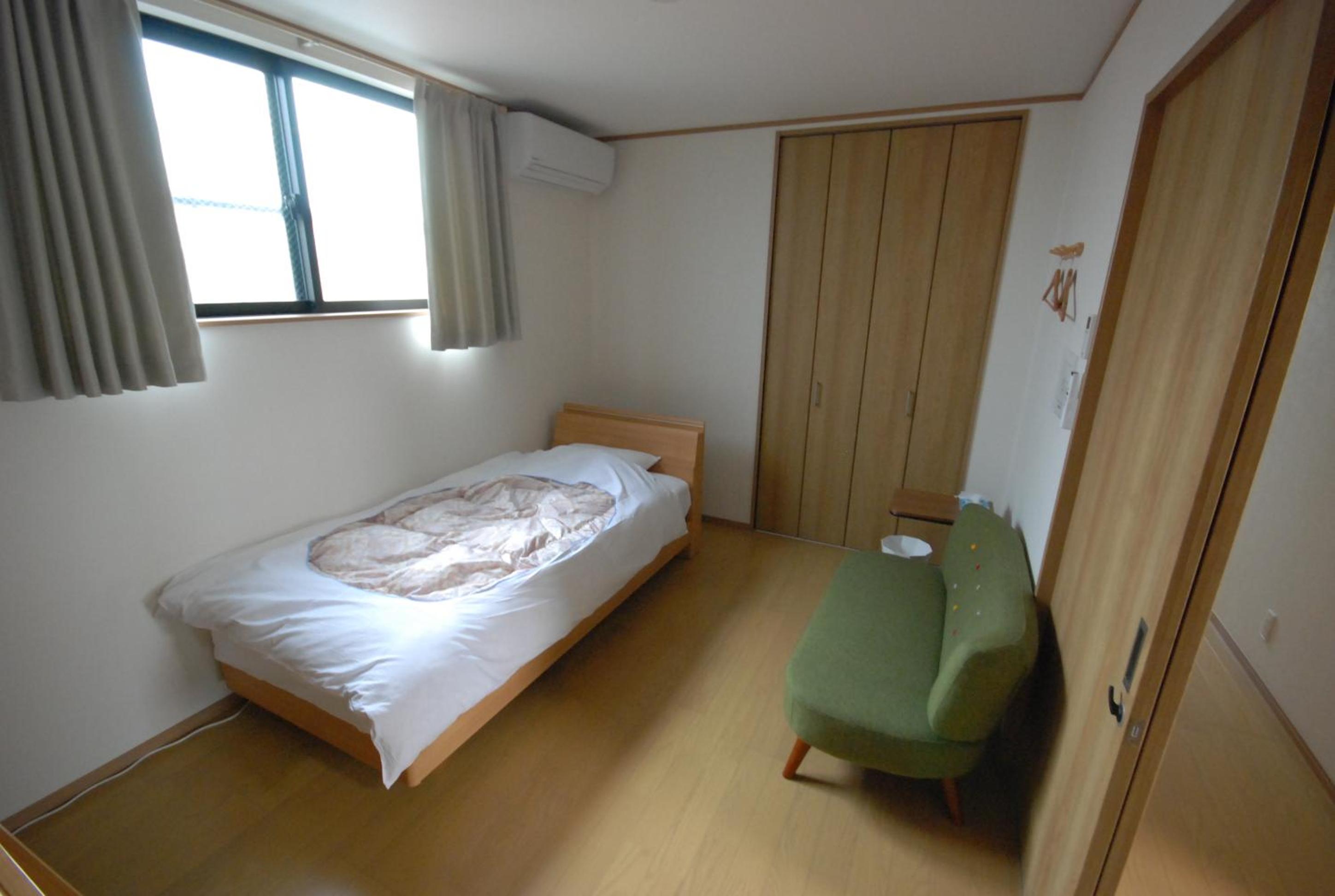 Economy Triple Room - Photo 4