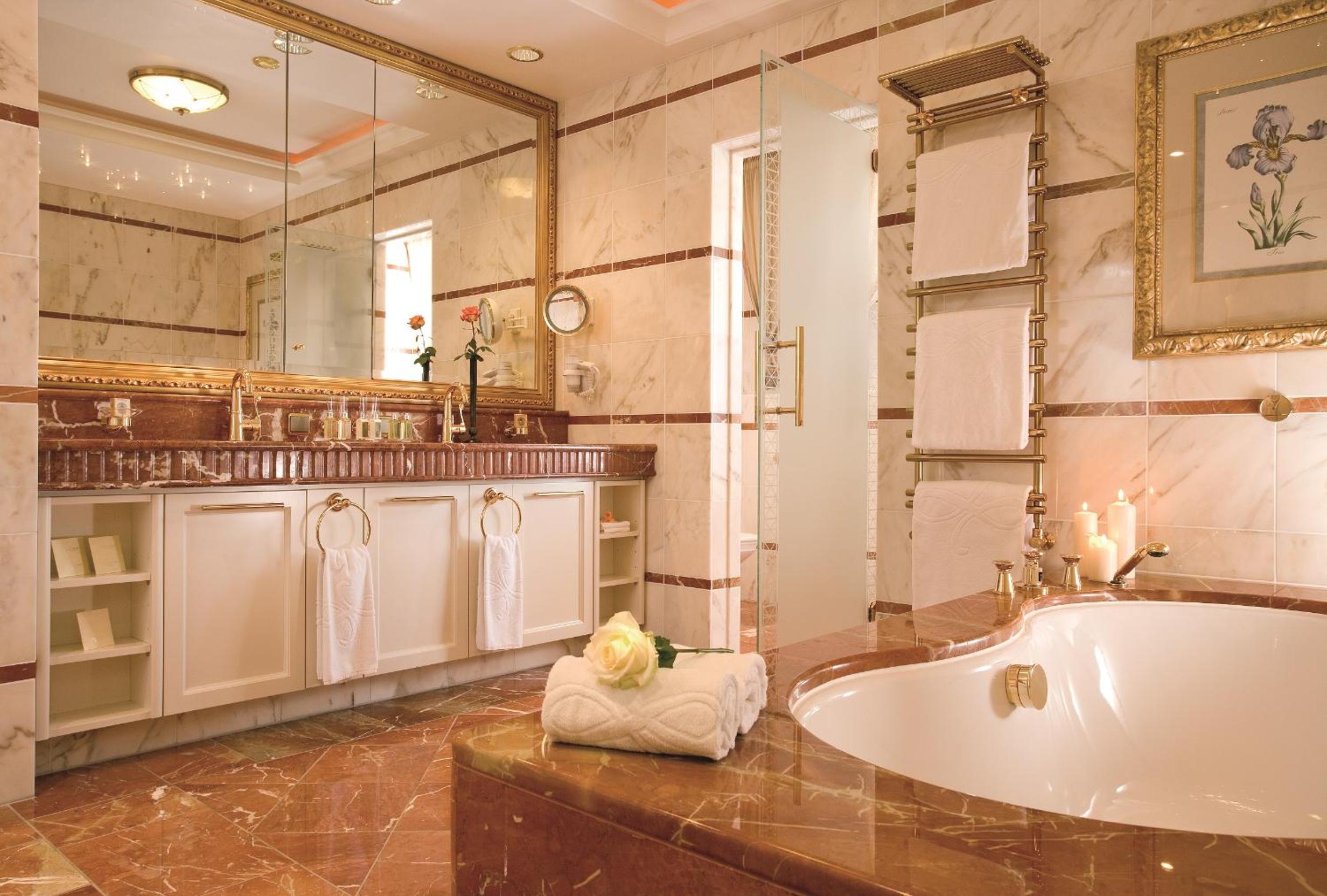 Elegant Nature Double Room with Lake View photo 3