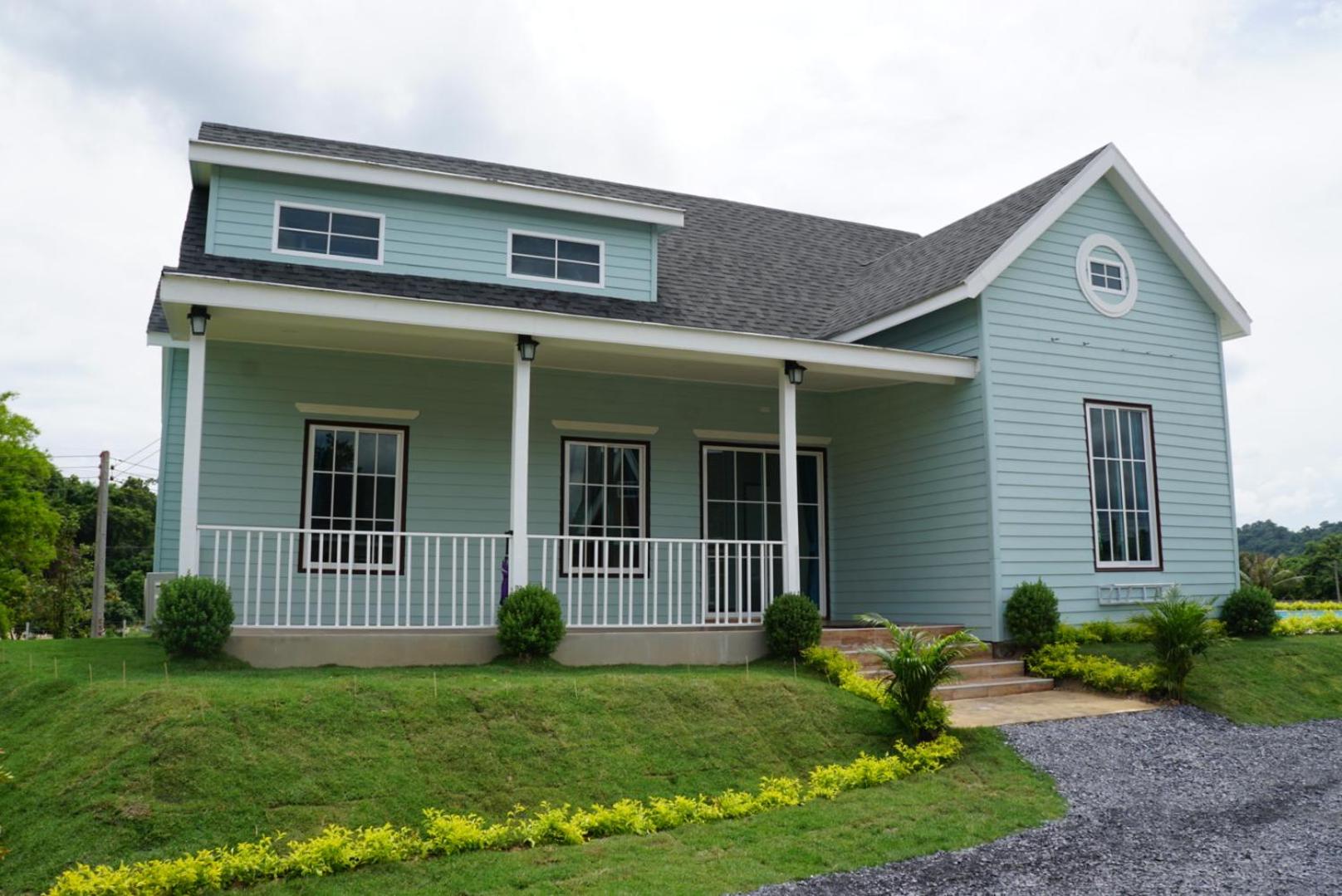 Three-Bedroom Bungalow - Photo 2