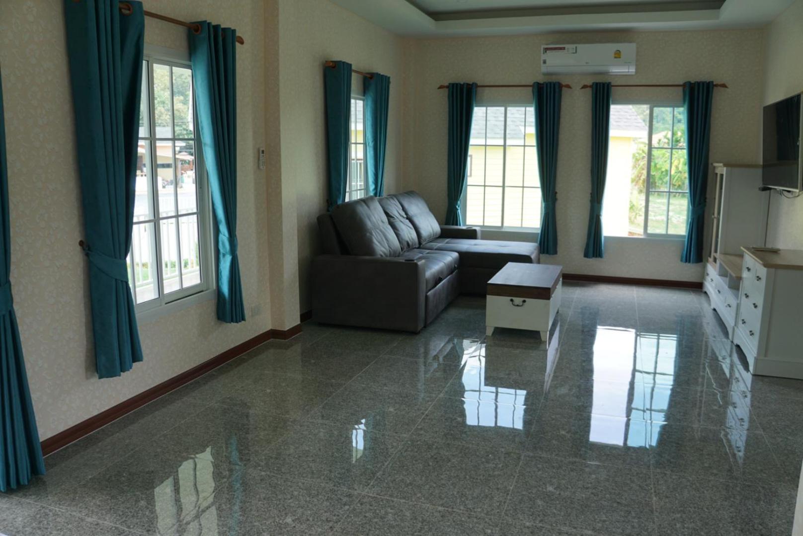Three-Bedroom Bungalow - Photo 1