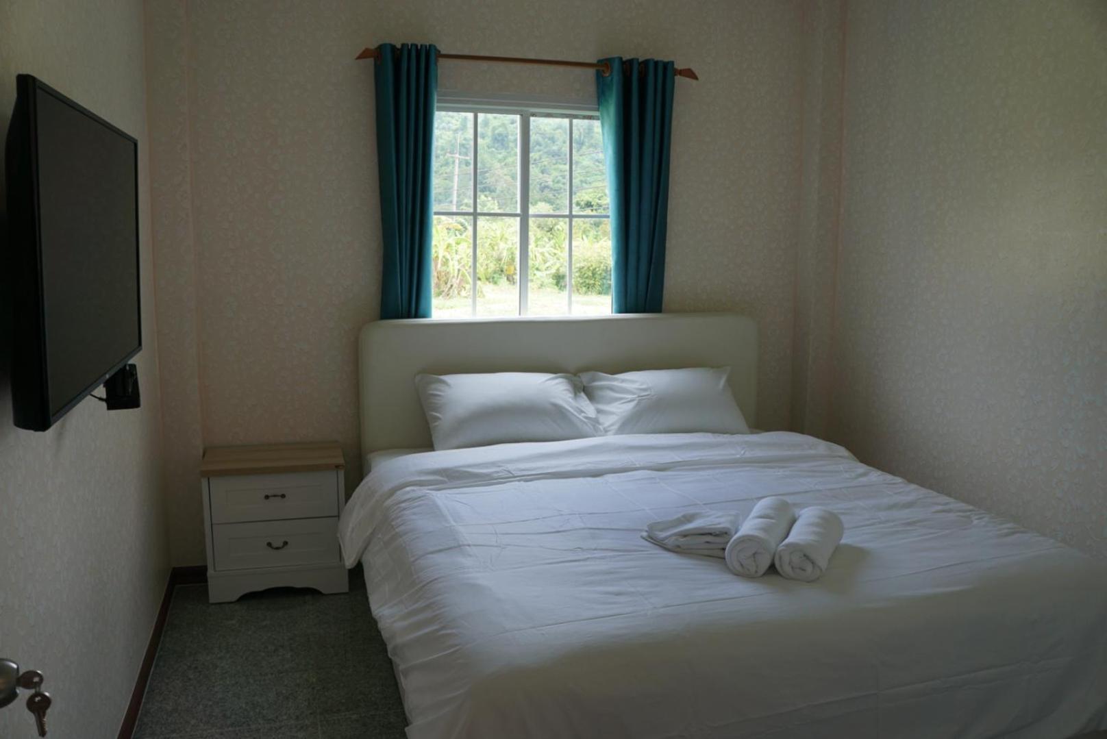 Three-Bedroom Bungalow - Photo 4