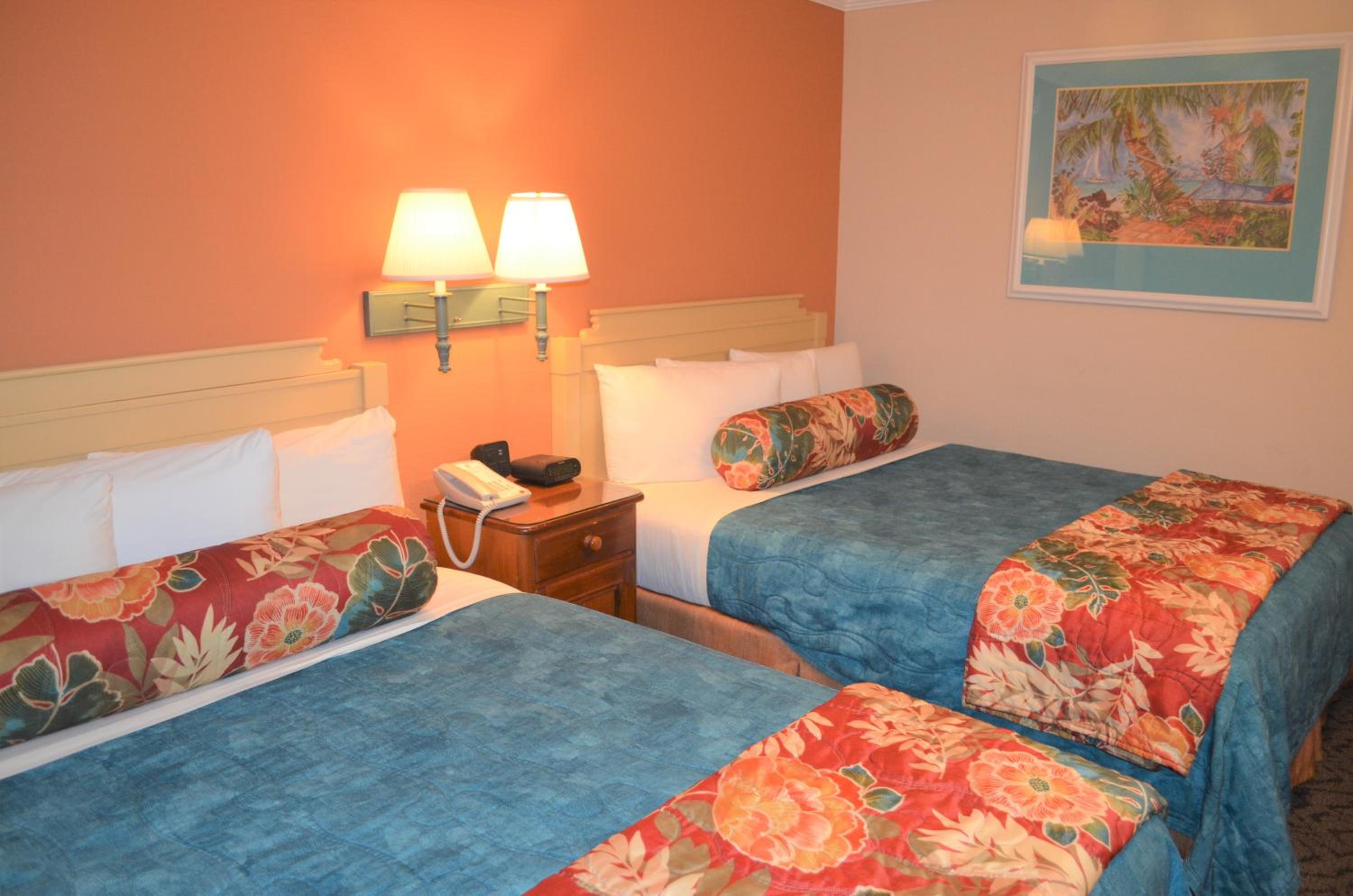 One-Bedroom Queen Suite with Balcony - Non-Smoking - Photo 5