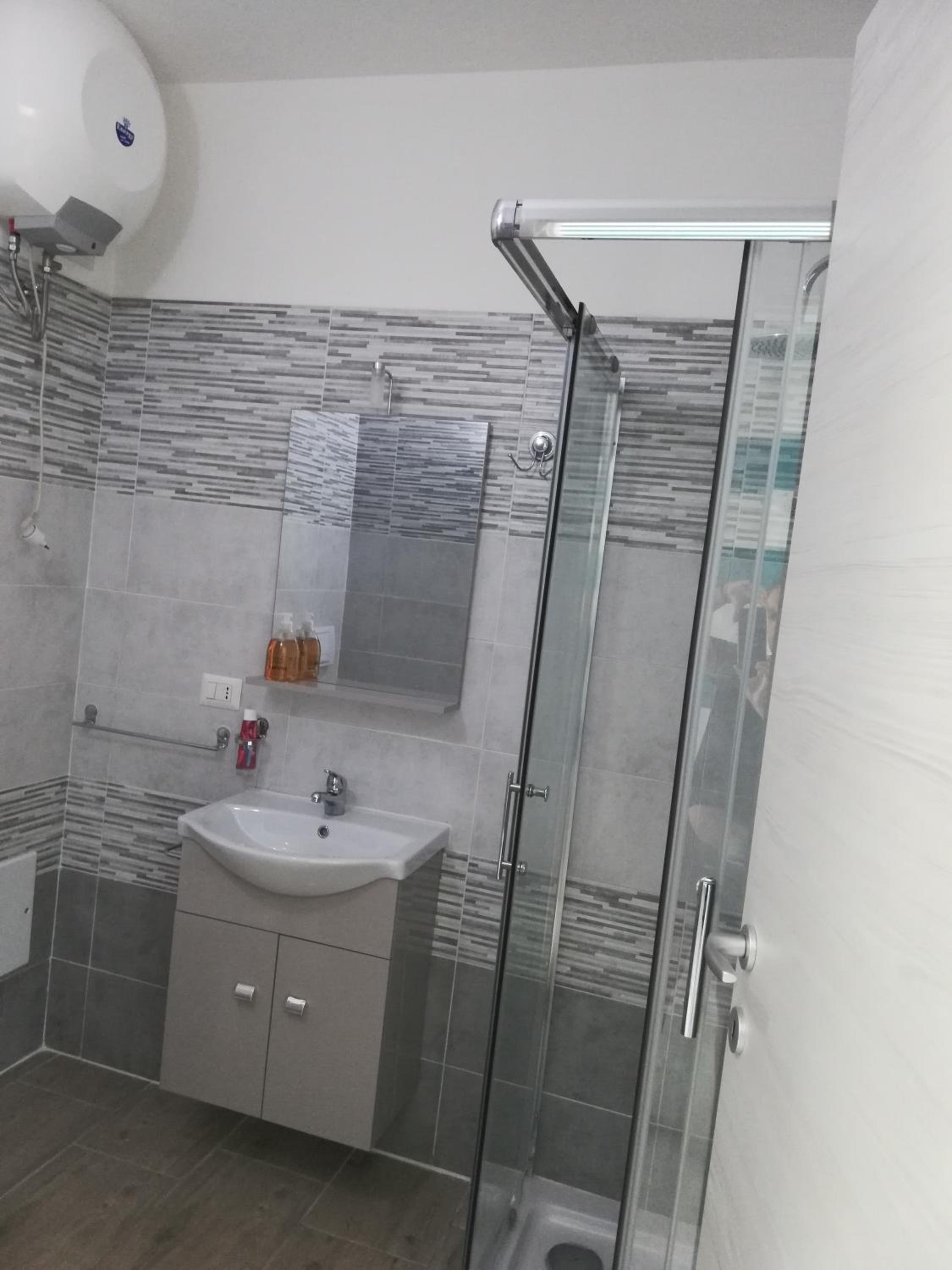 Quadruple Room with Private Bathroom photo 3
