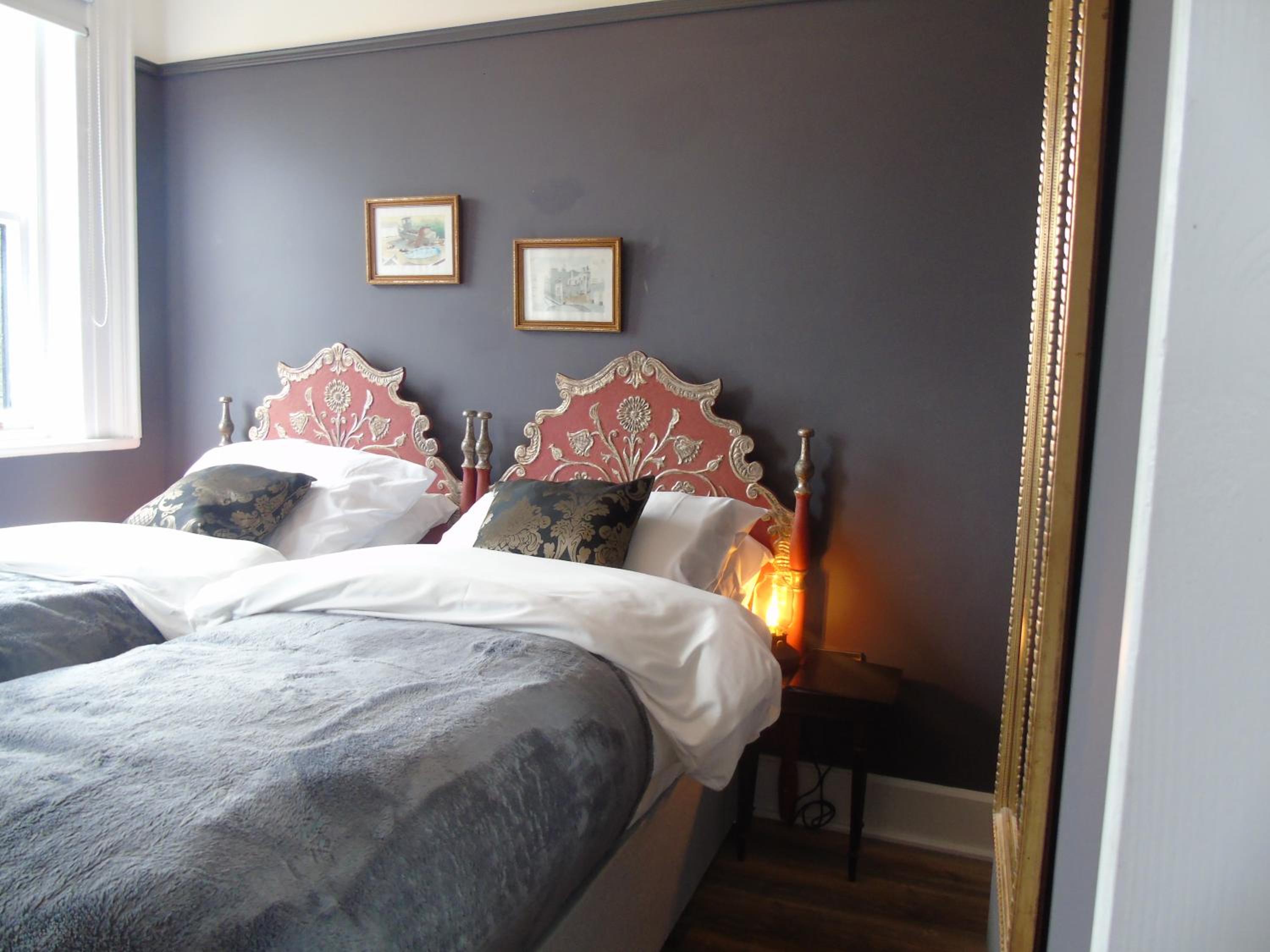 Twin Room with Private Bathroom photo 3