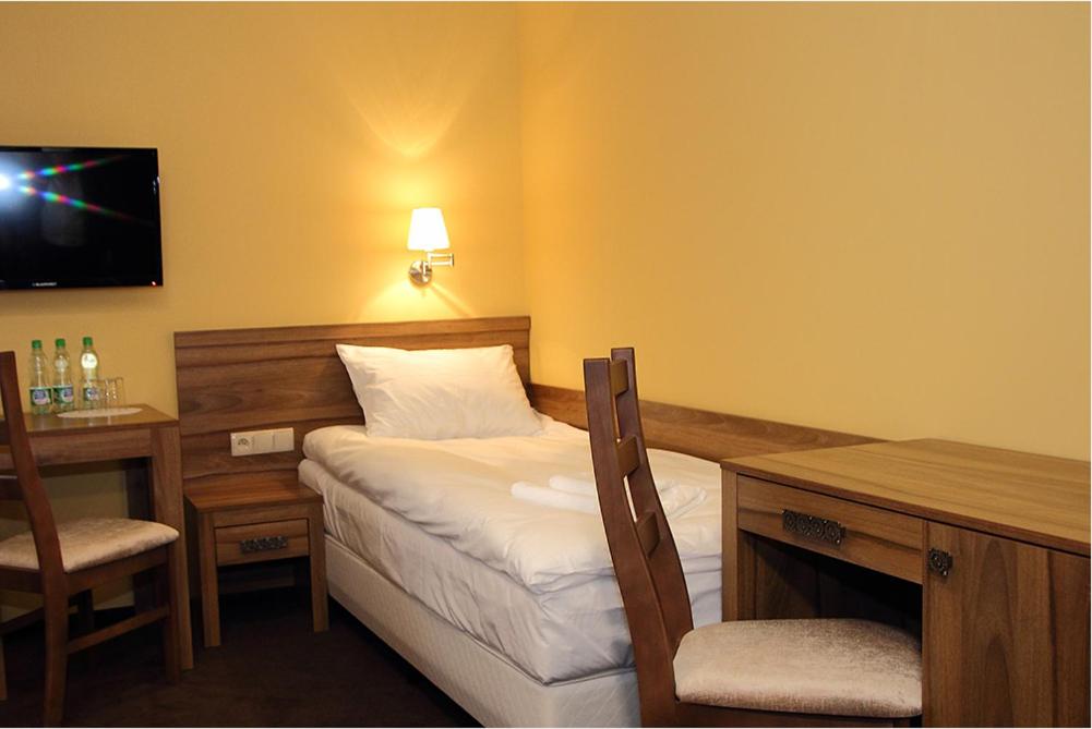 Twin Room - Photo 3
