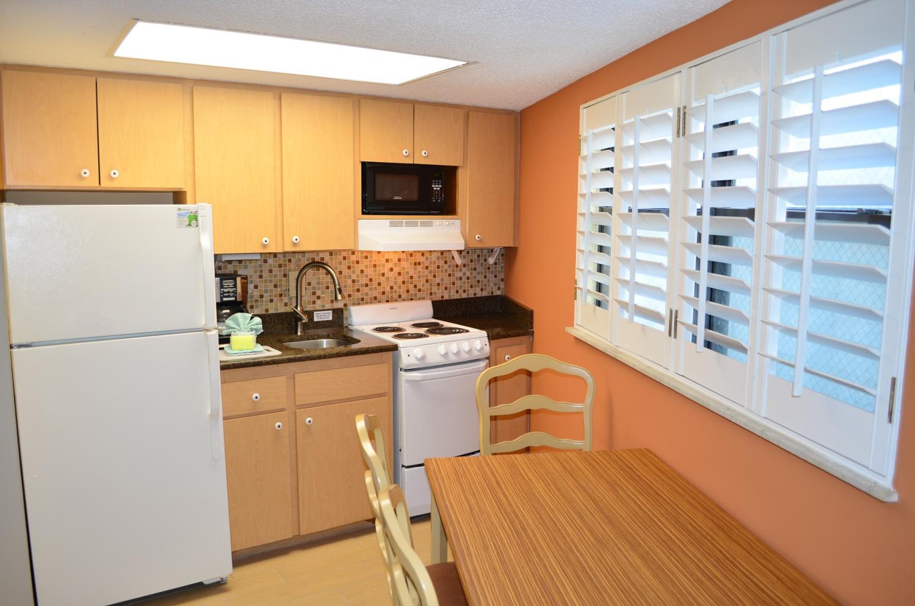 One-Bedroom Suite - Photo 6