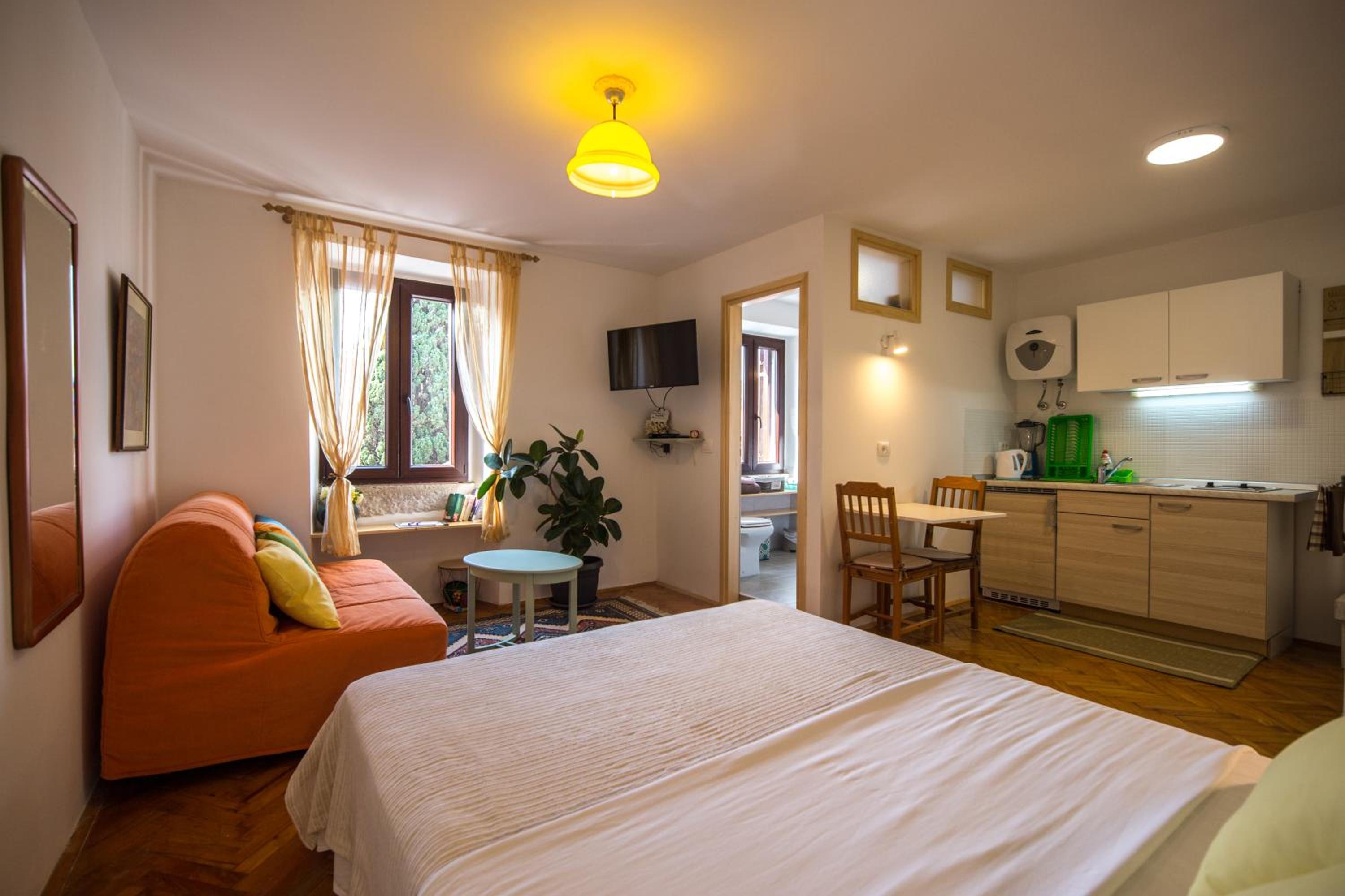 One-Bedroom Apartment
