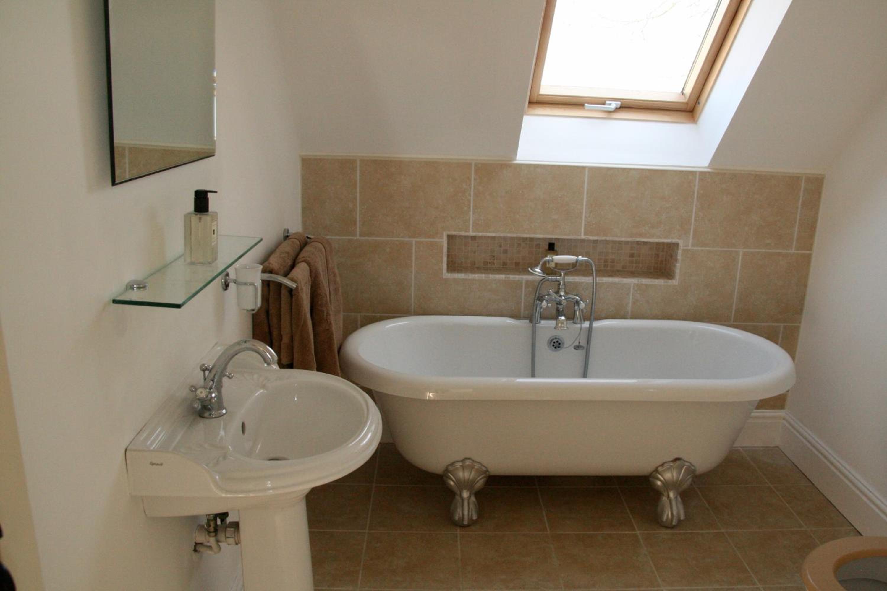 Superior King Room - Photo 3