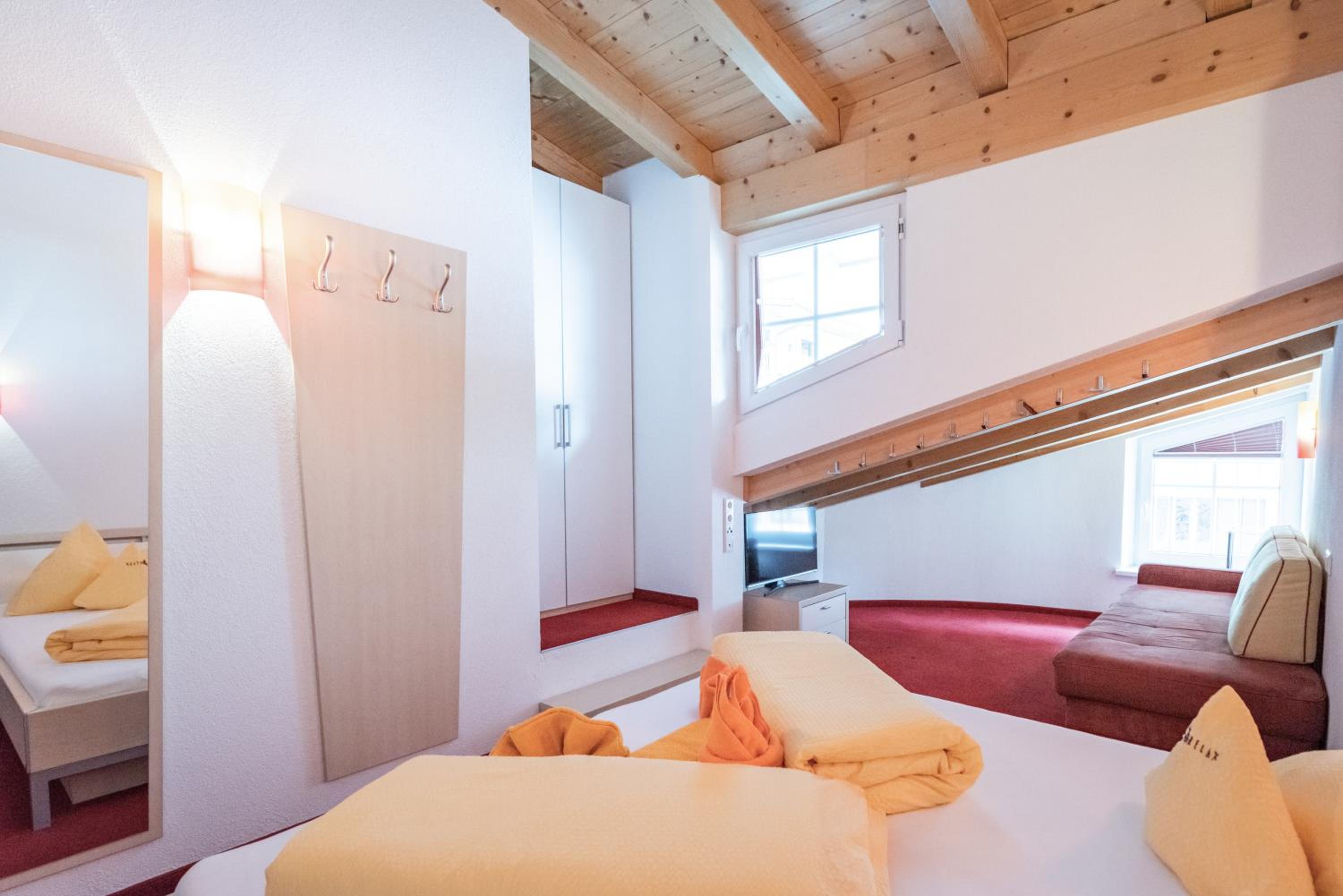 Two-Bedroom Apartment with Mountain VIew - Photo 13