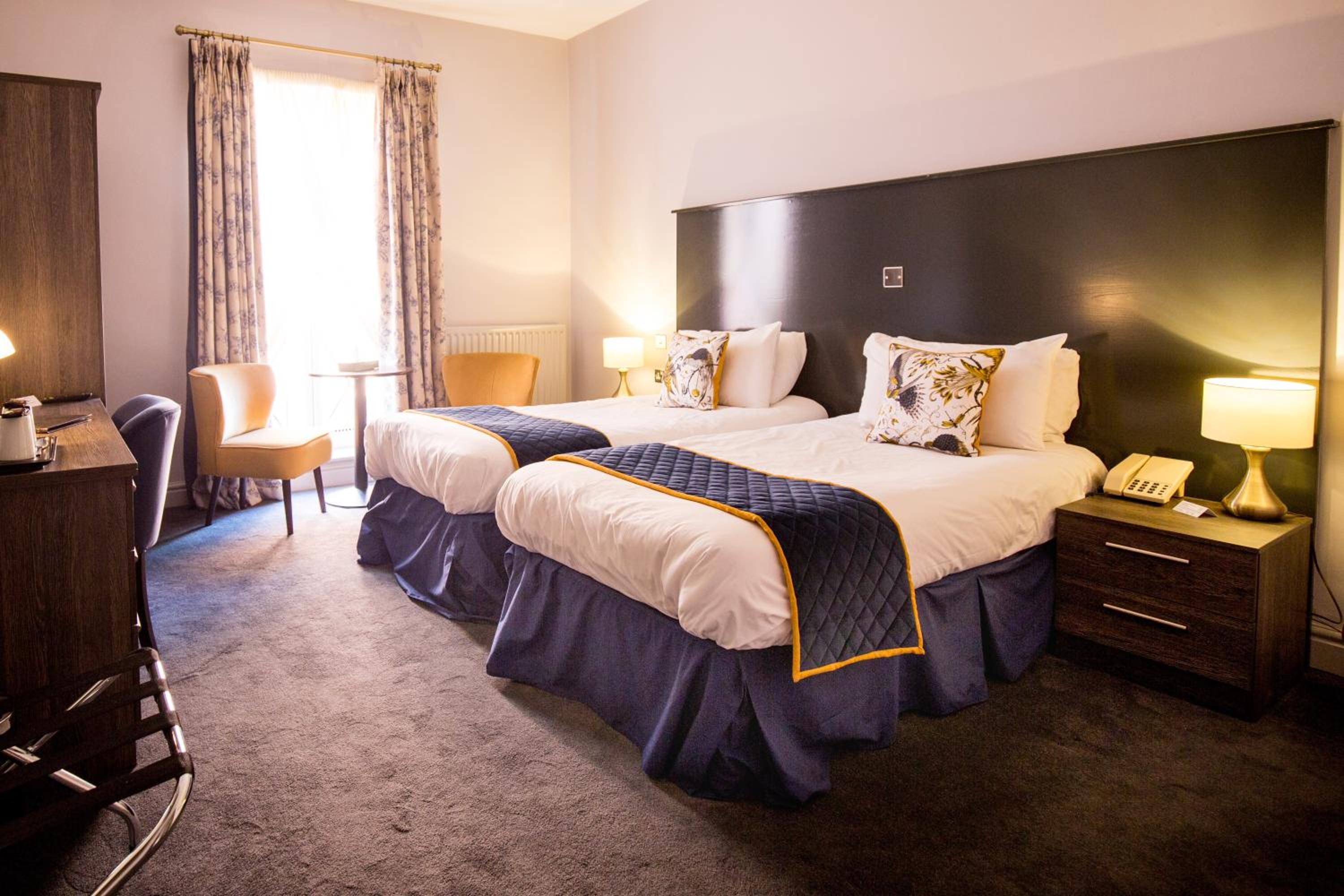 Standard Twin Room - Photo 1