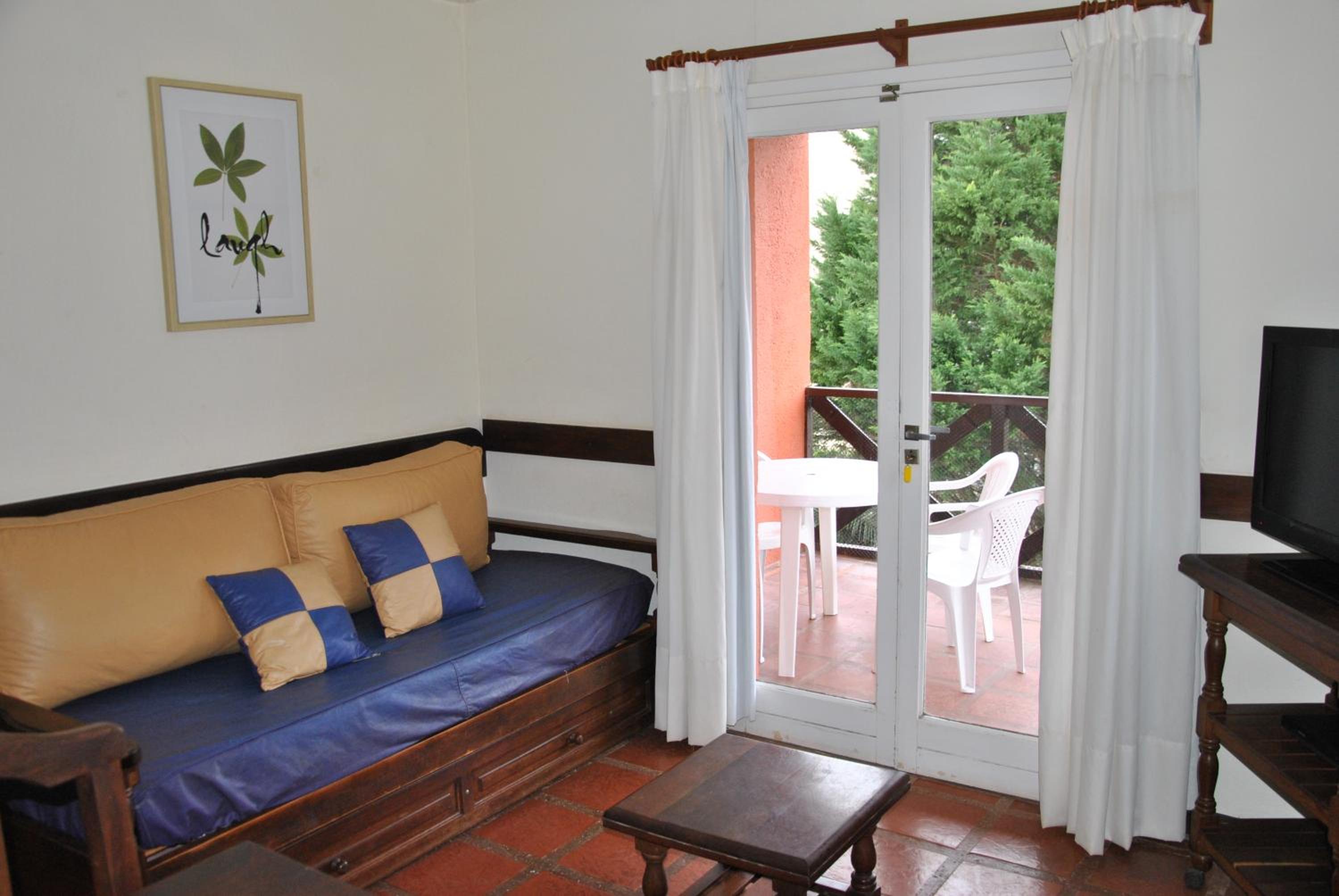 One-Bedroom Apartment with Balcony photo 3