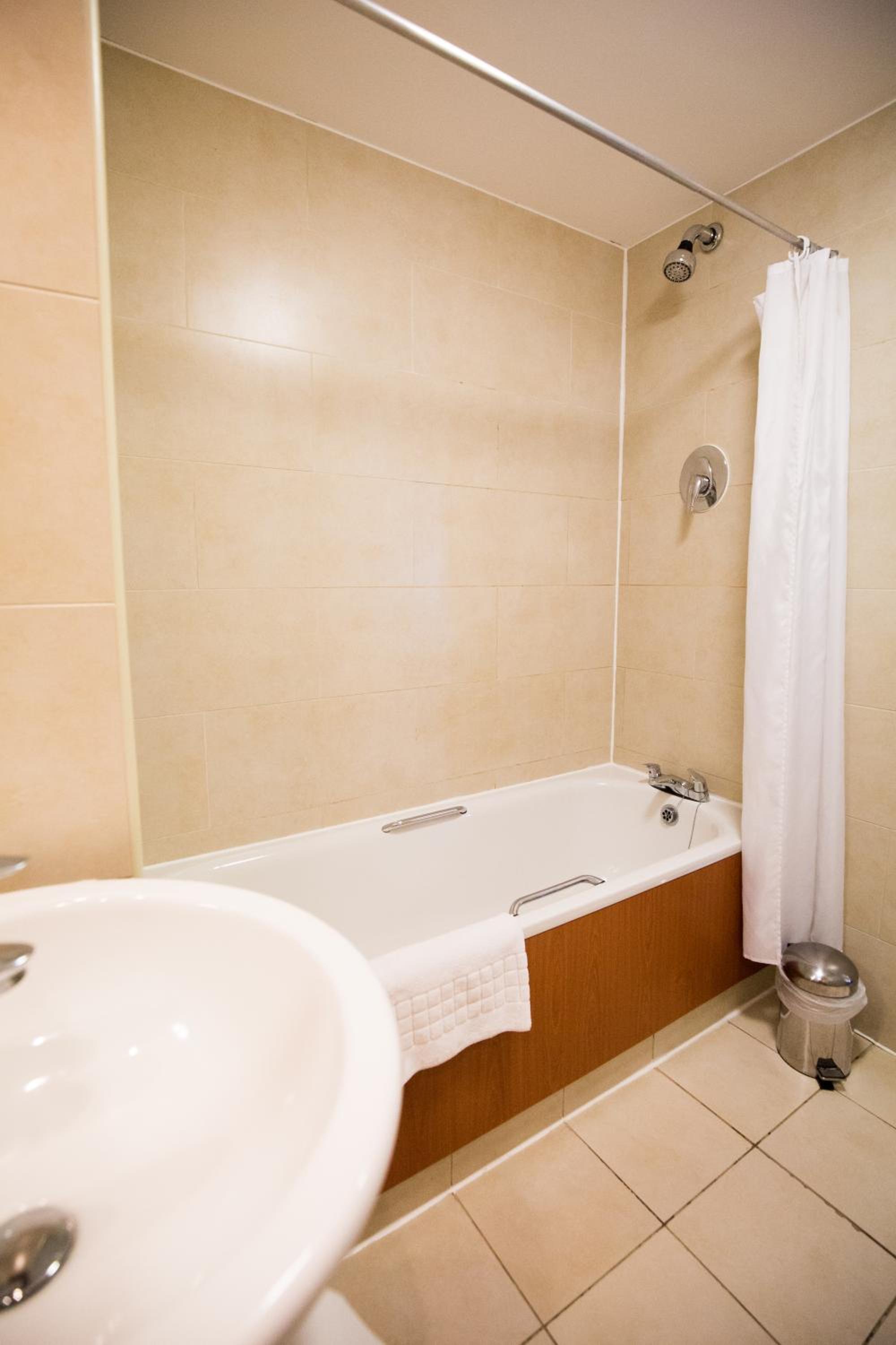 Standard Twin Room - Photo 3
