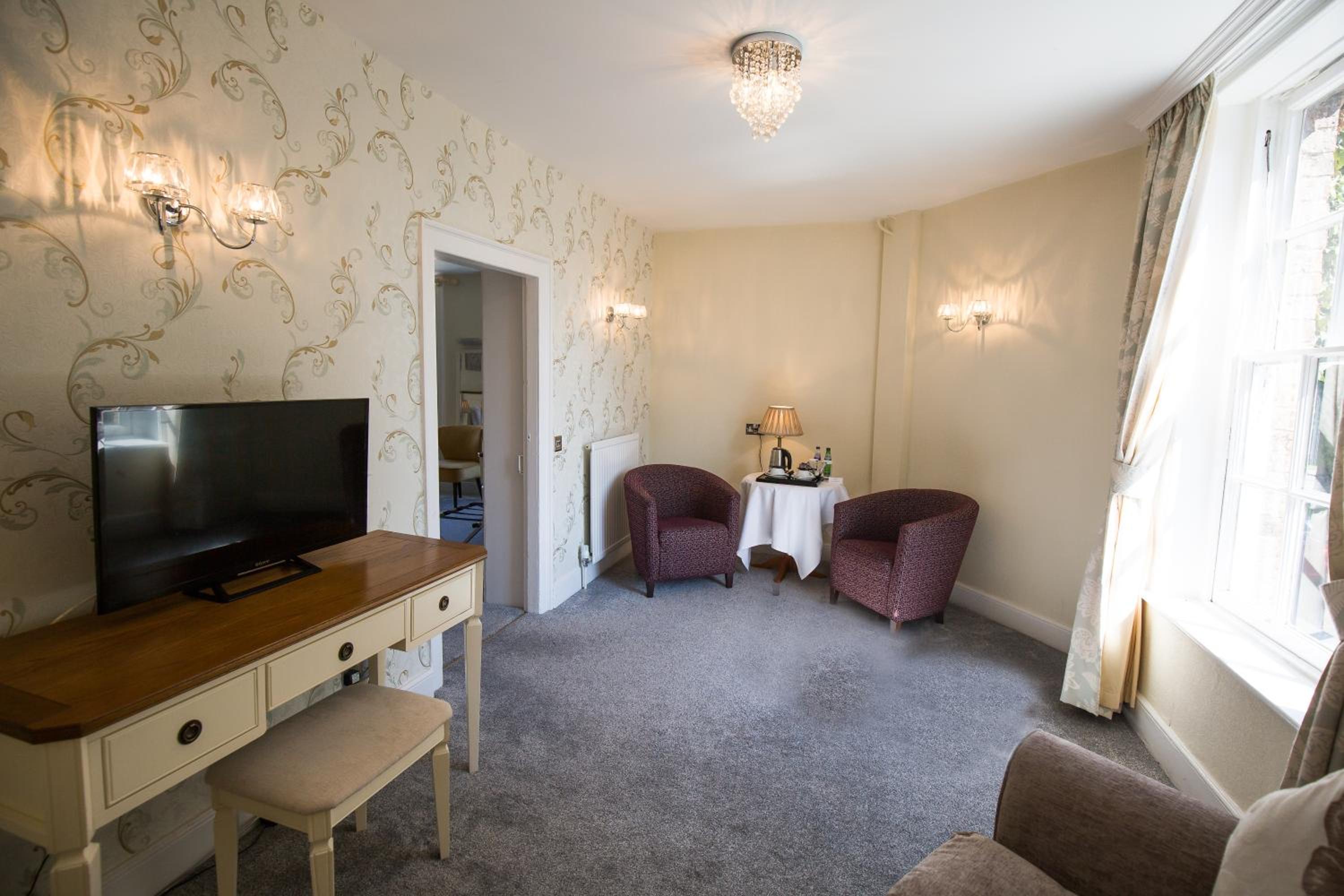 King Suite with Lounge and Country View - Photo 1