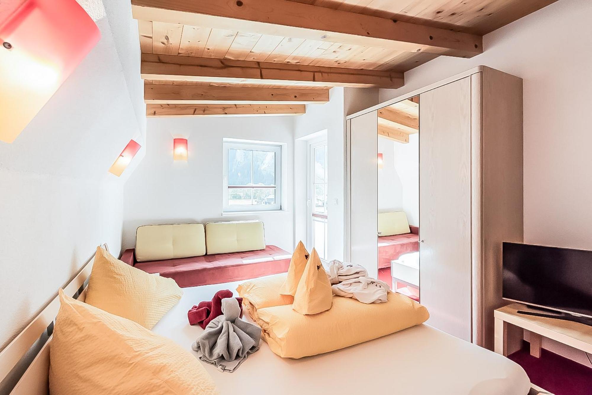 Penthouse-Two Bedroom-Apartment - Photo 14
