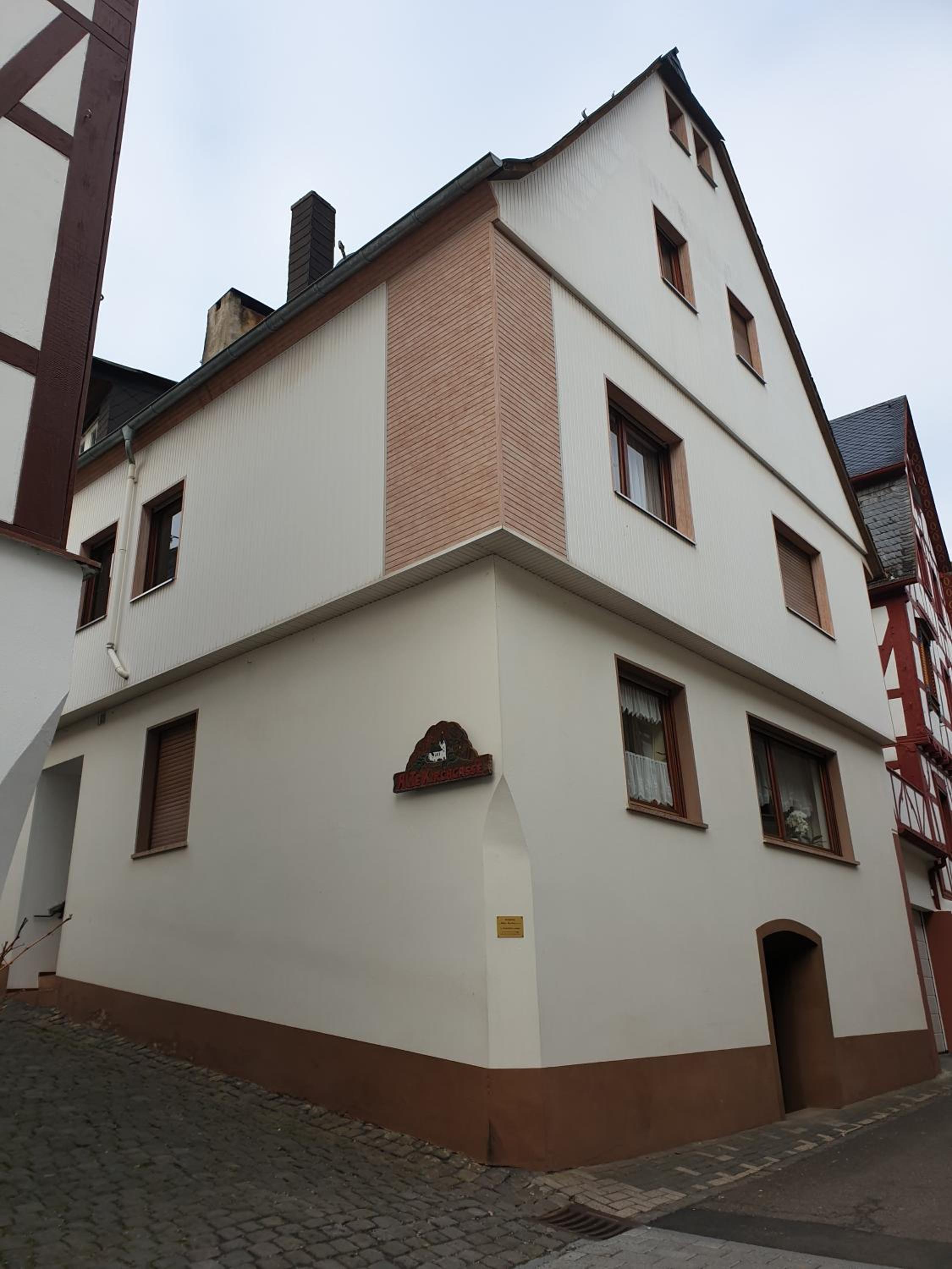 Five-Bedroom House photo 2