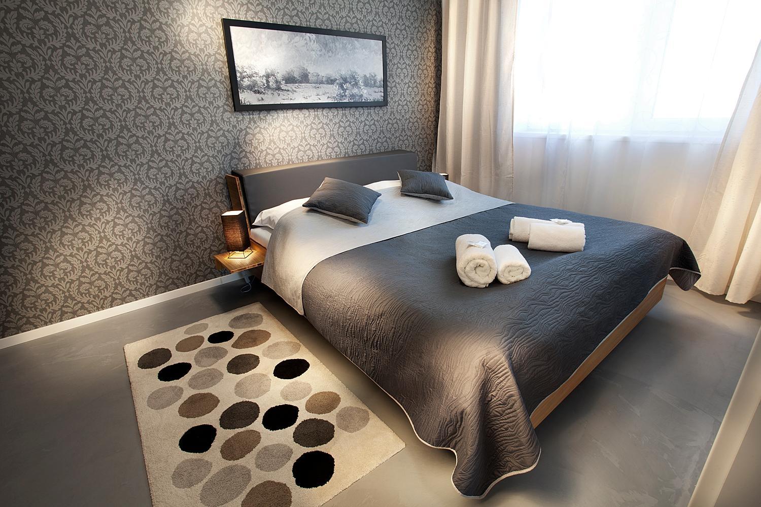 Apartment 6