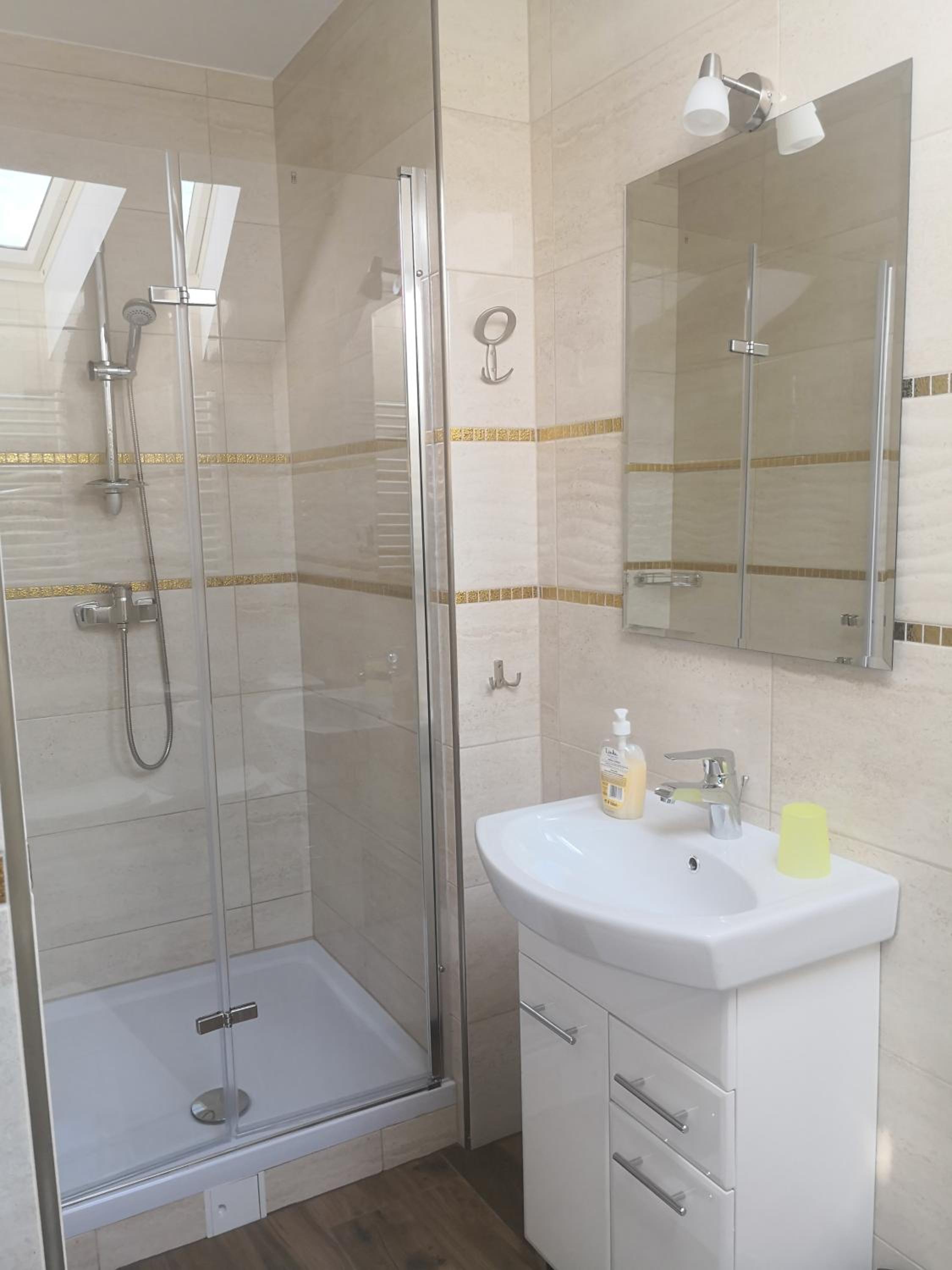 Triple Room with Bathroom - Photo 4