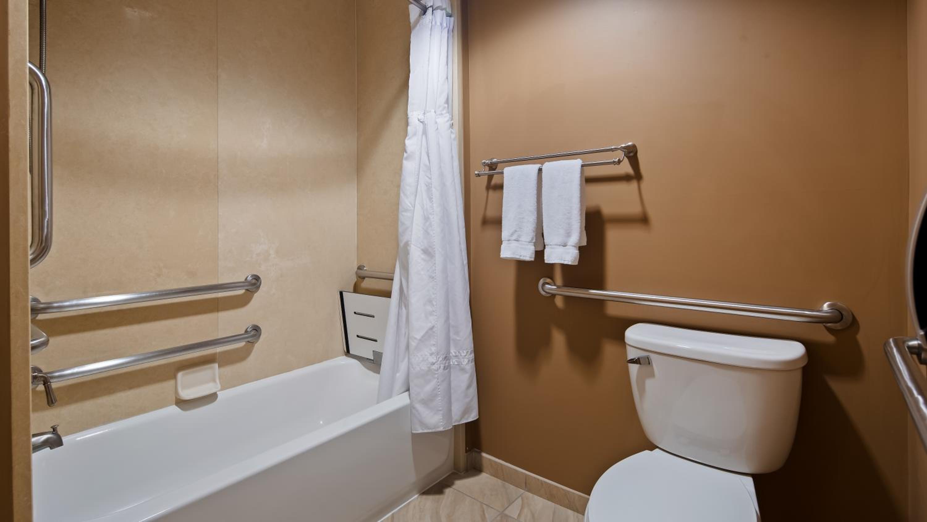 King Room with Sofa Bed and Bath Tub - Disability Access/Non-Smoking photo 3