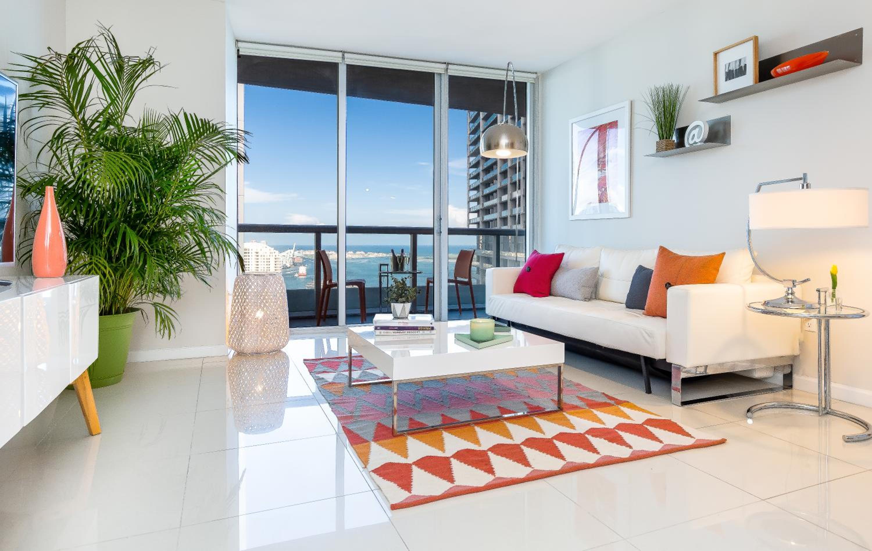 Boutique One Bedroom Apartment Ocean Views Balcony