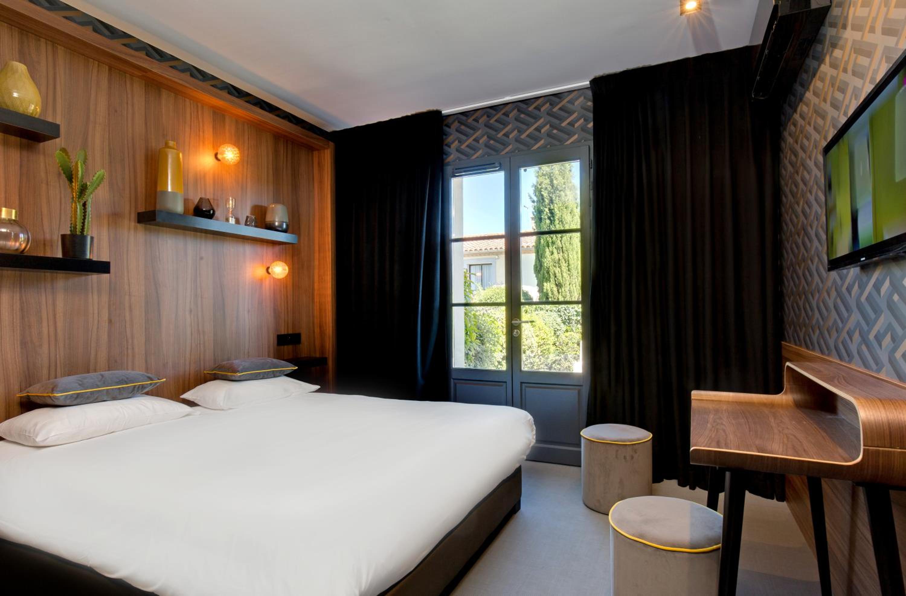 Deluxe Room - Photo 13