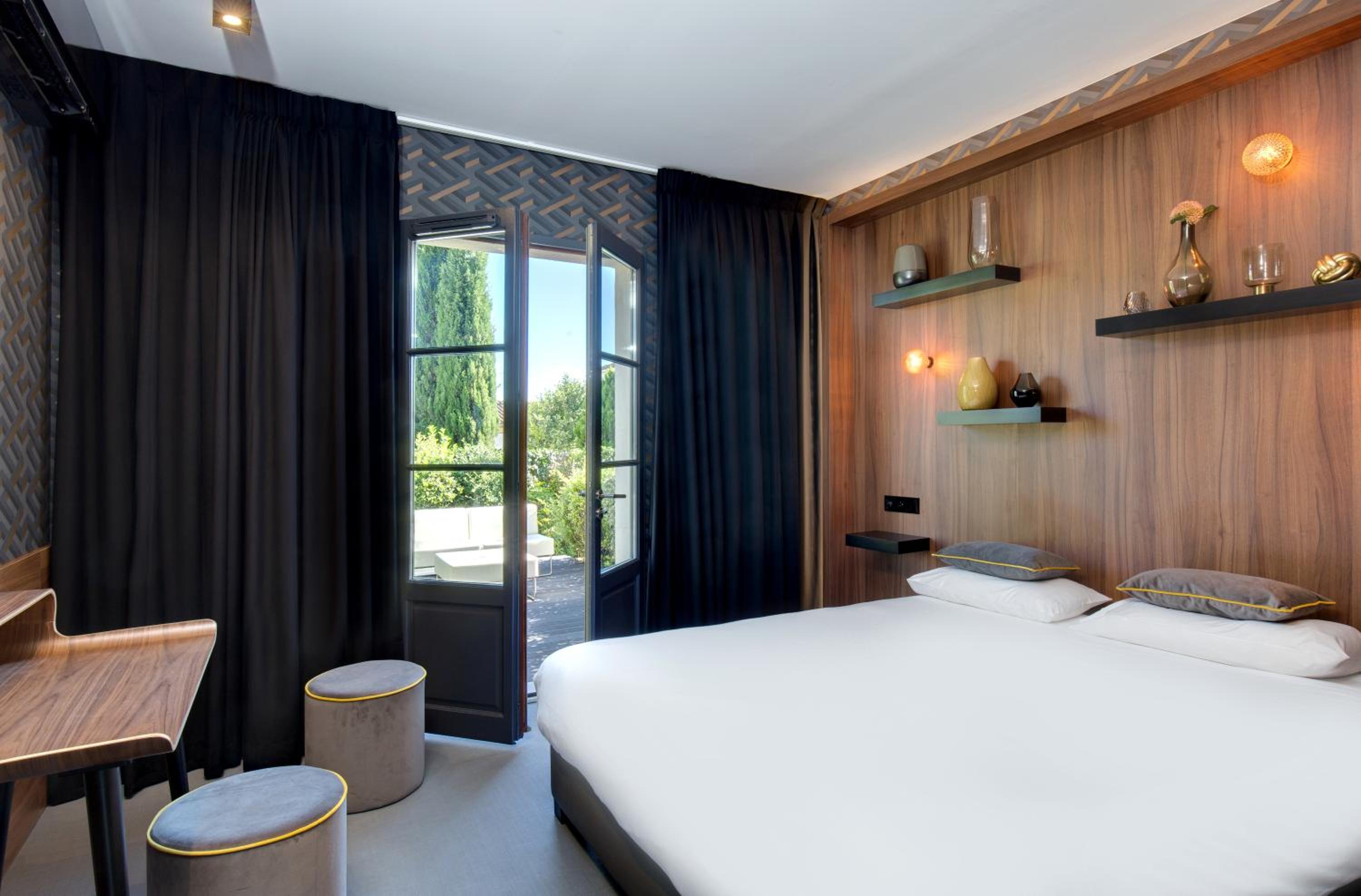 Deluxe Room - Photo 27