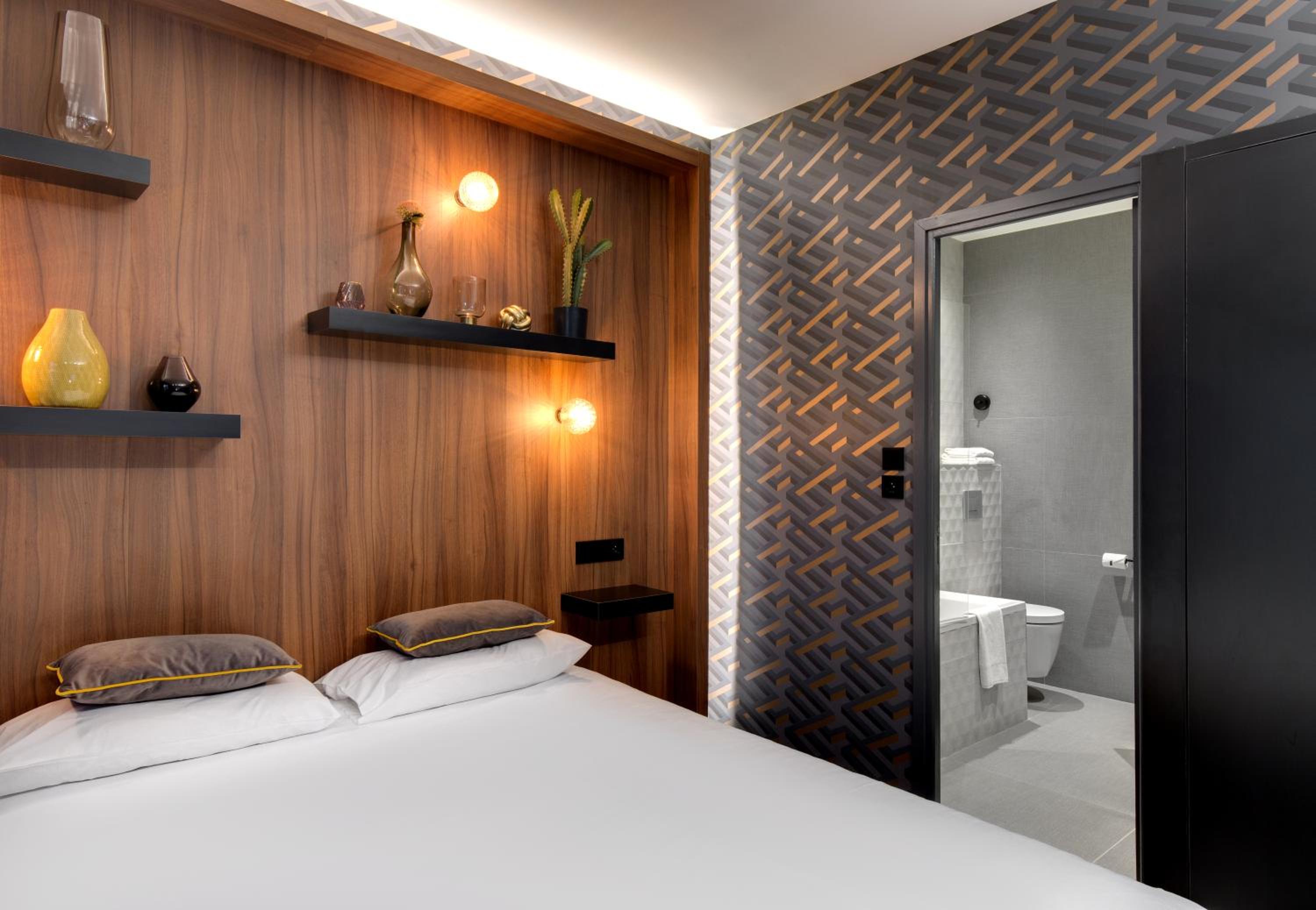 Deluxe Room - Photo 33