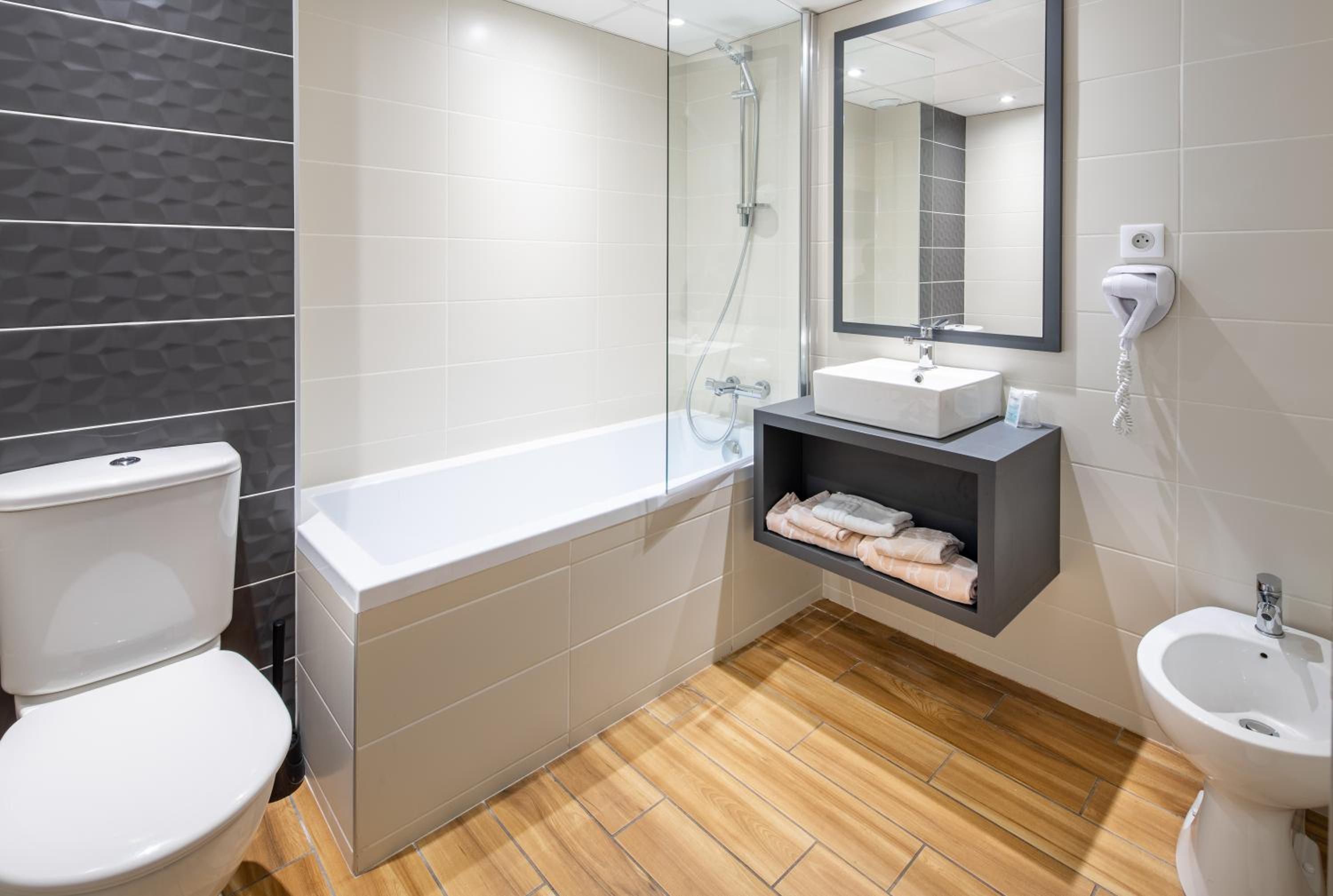 Double or Twin Room photo 3
