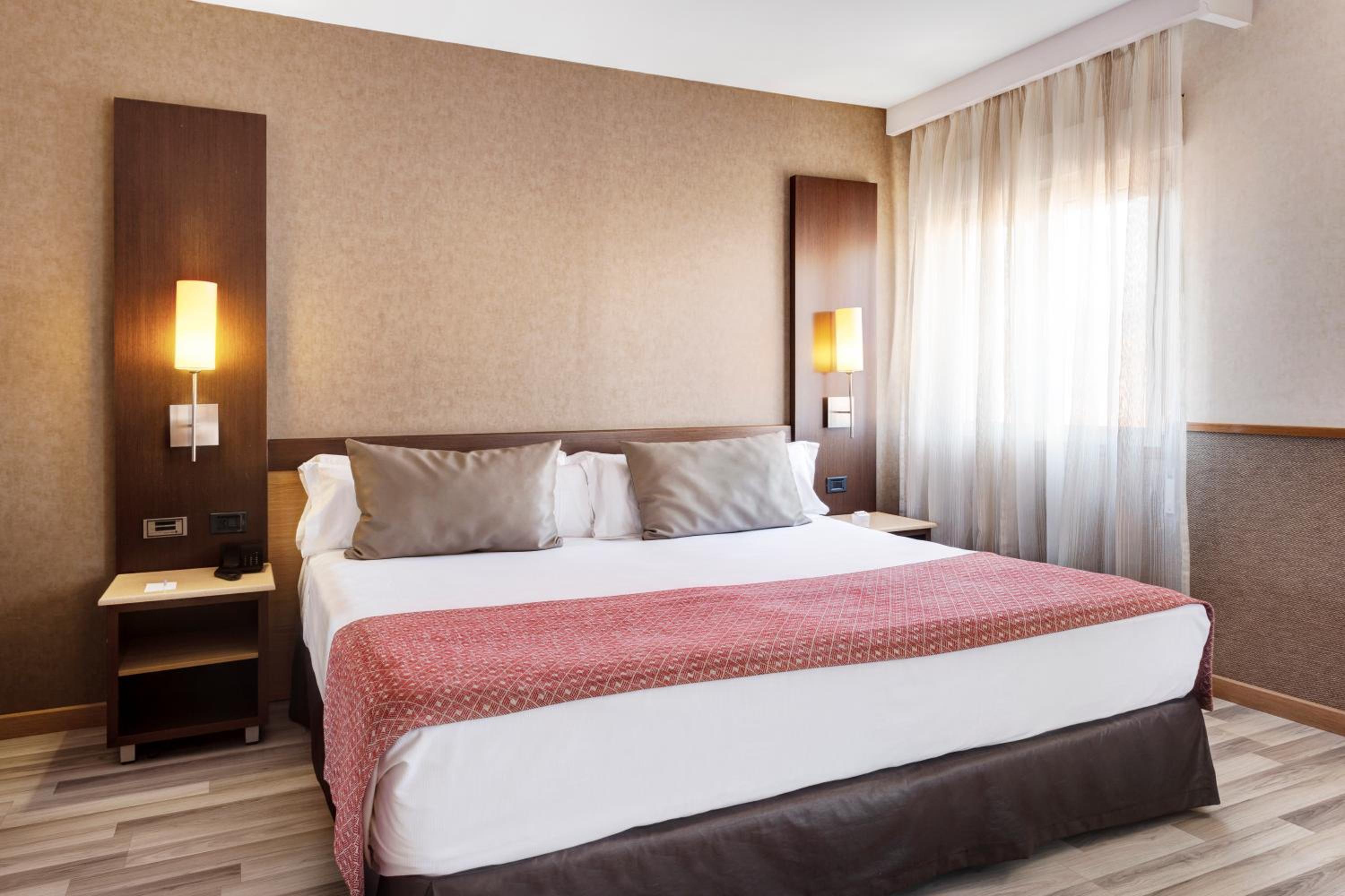 Triple Room (2 Adults + 1 Child) photo 3