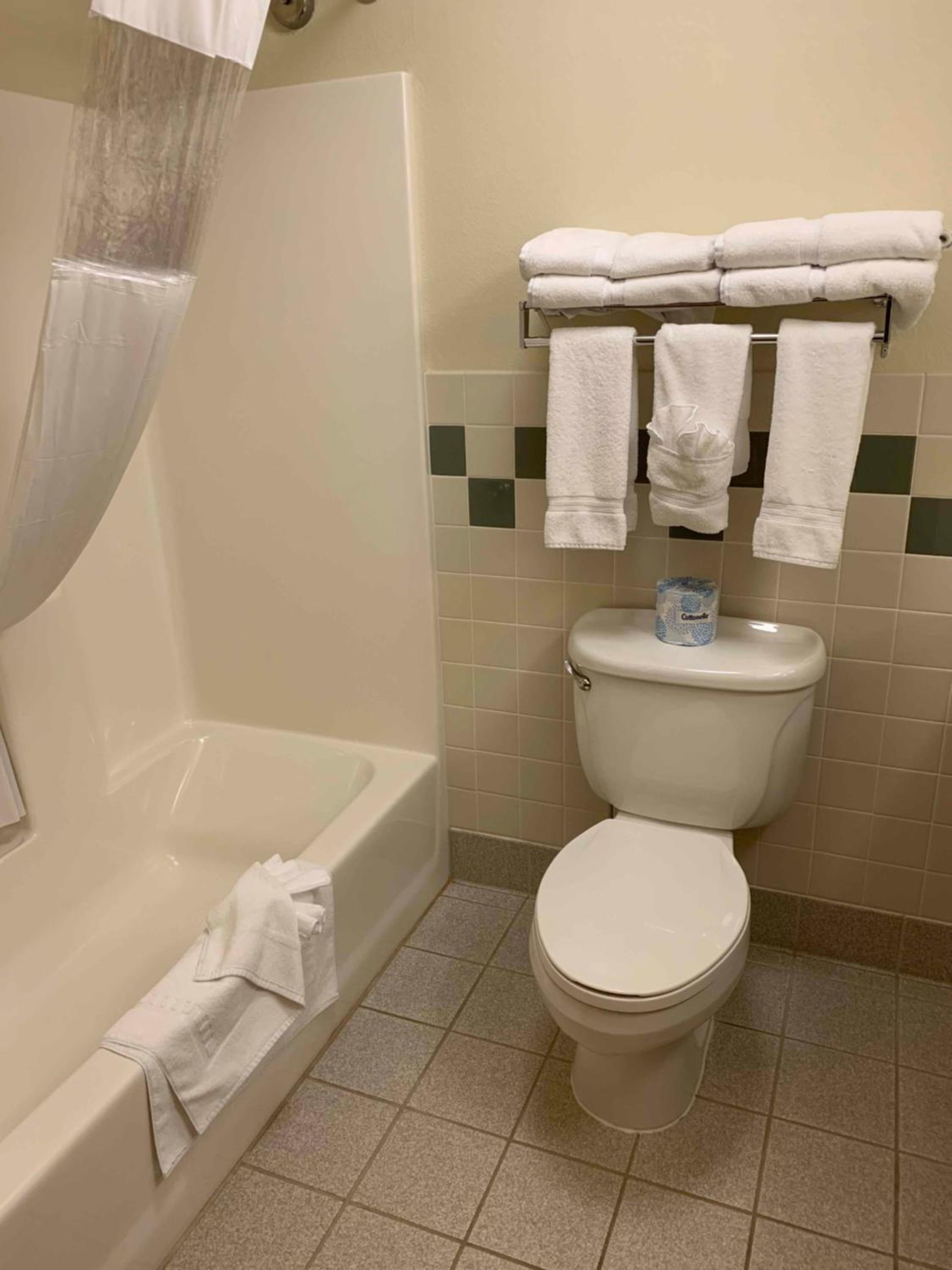 Deluxe Queen Room with Two Queen Beds - Non-Smoking photo 2