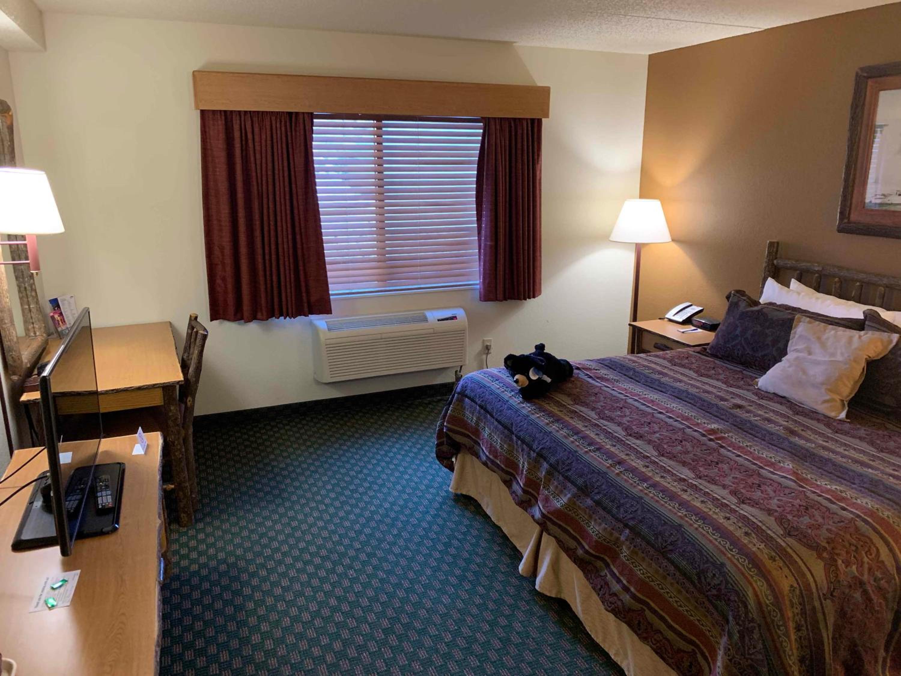 Deluxe King Suite with Twin Size Sofa Bed - Non-Smoking photo 1