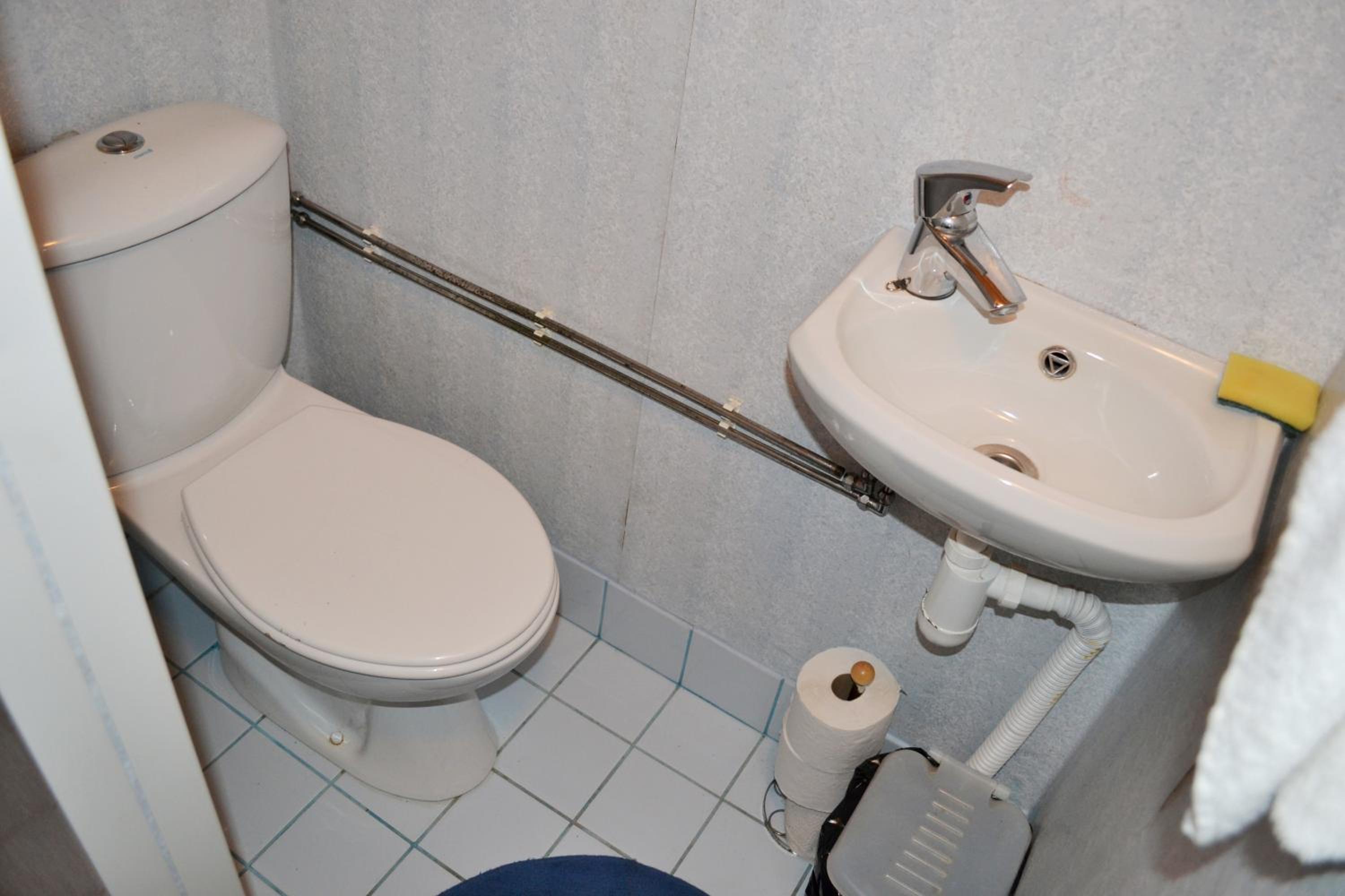 Double Room - Photo 11