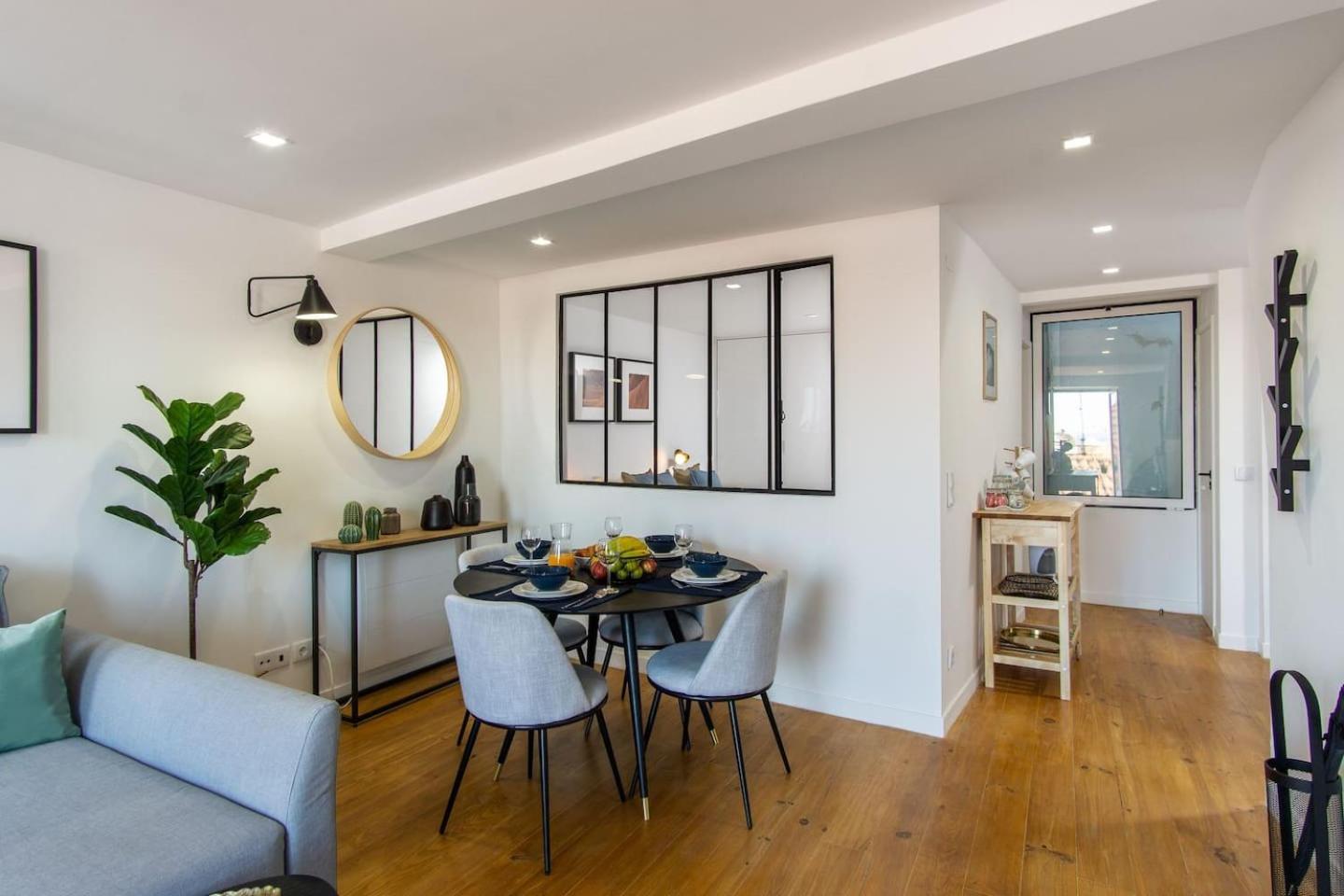 One-Bedroom Apartment - Photo 12