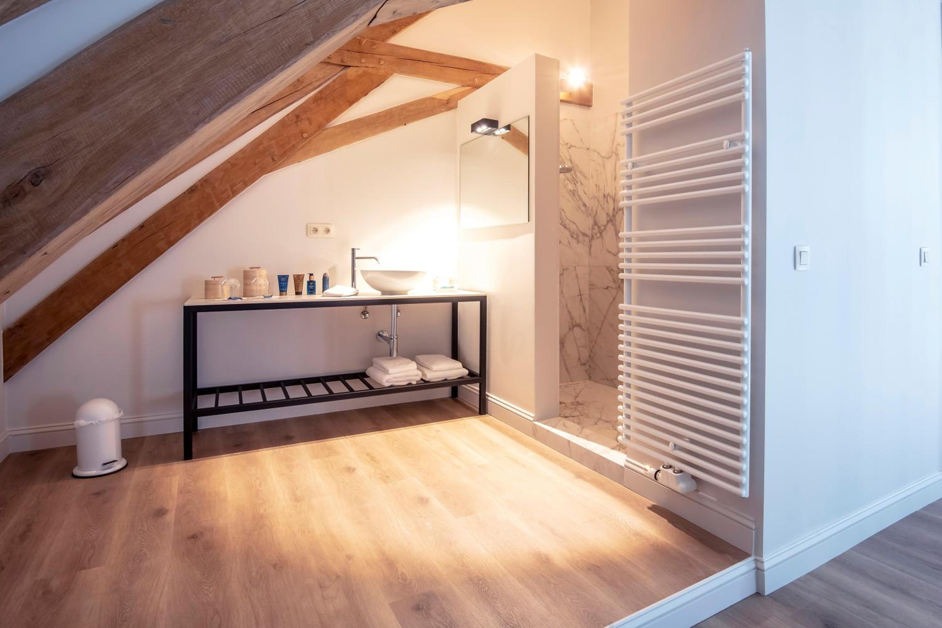 Deluxe Double Room with Shower photo 3