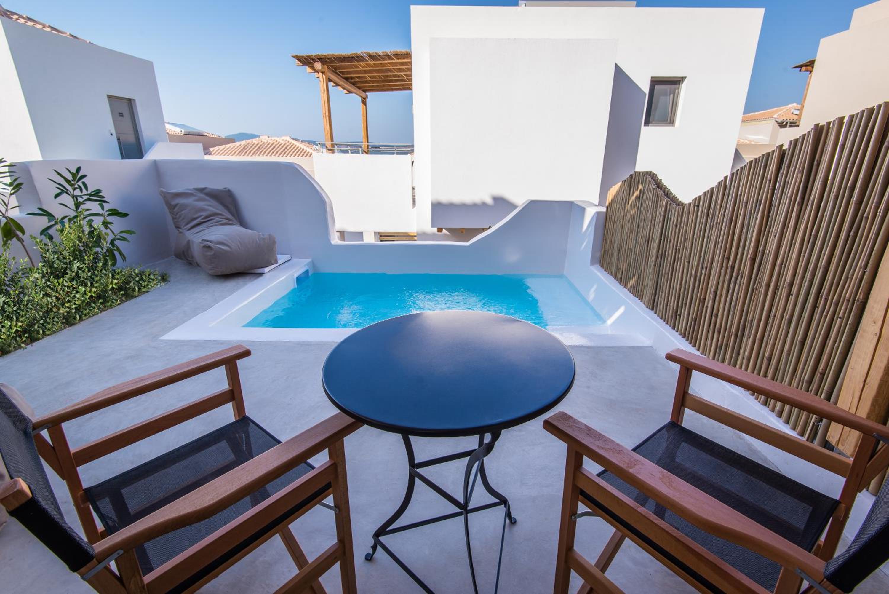 Emerald Suite with Private Pool and Side Sea View - Photo 4