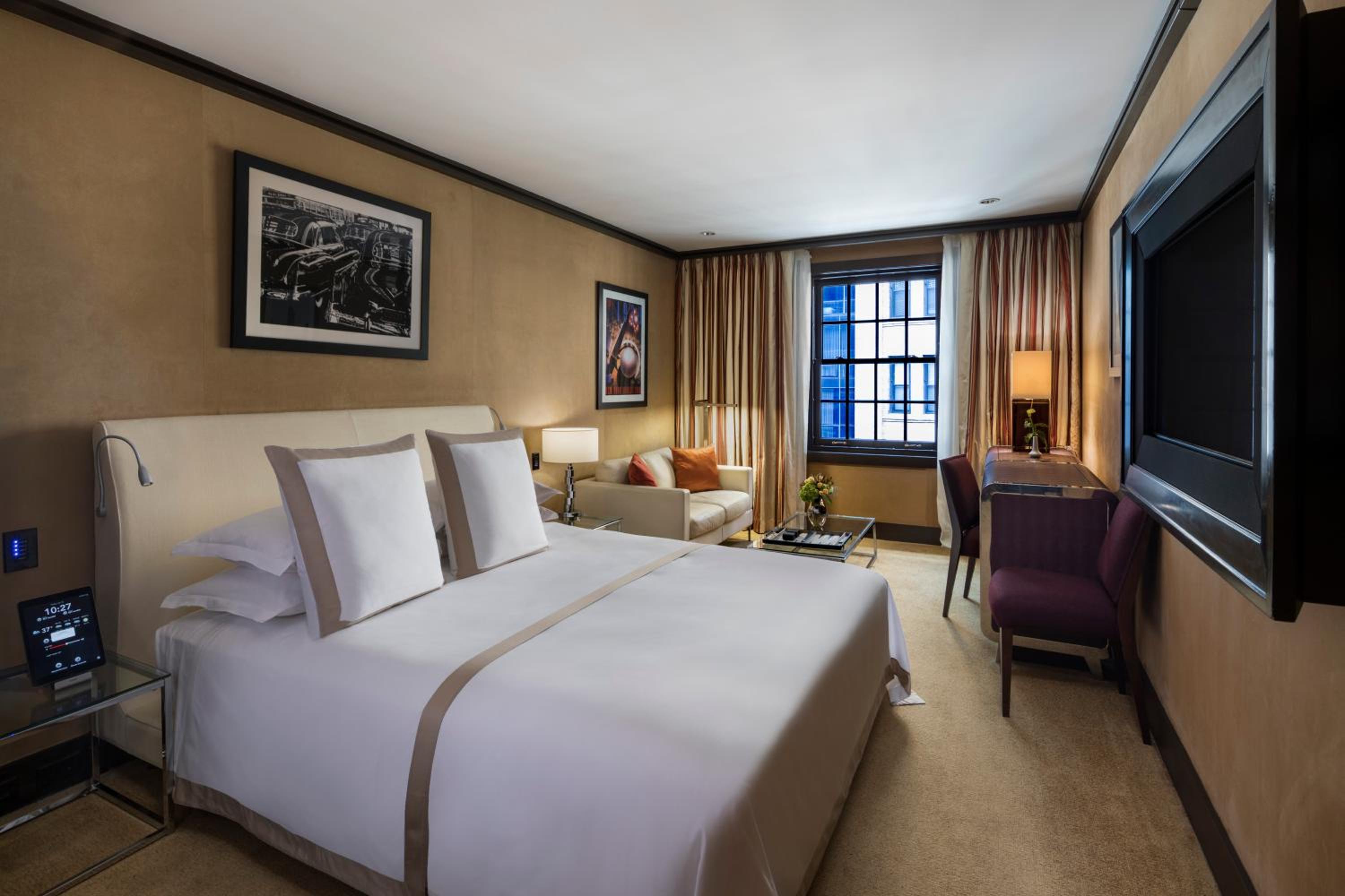 One King Deluxe room, 44th Street View thumbnail 5