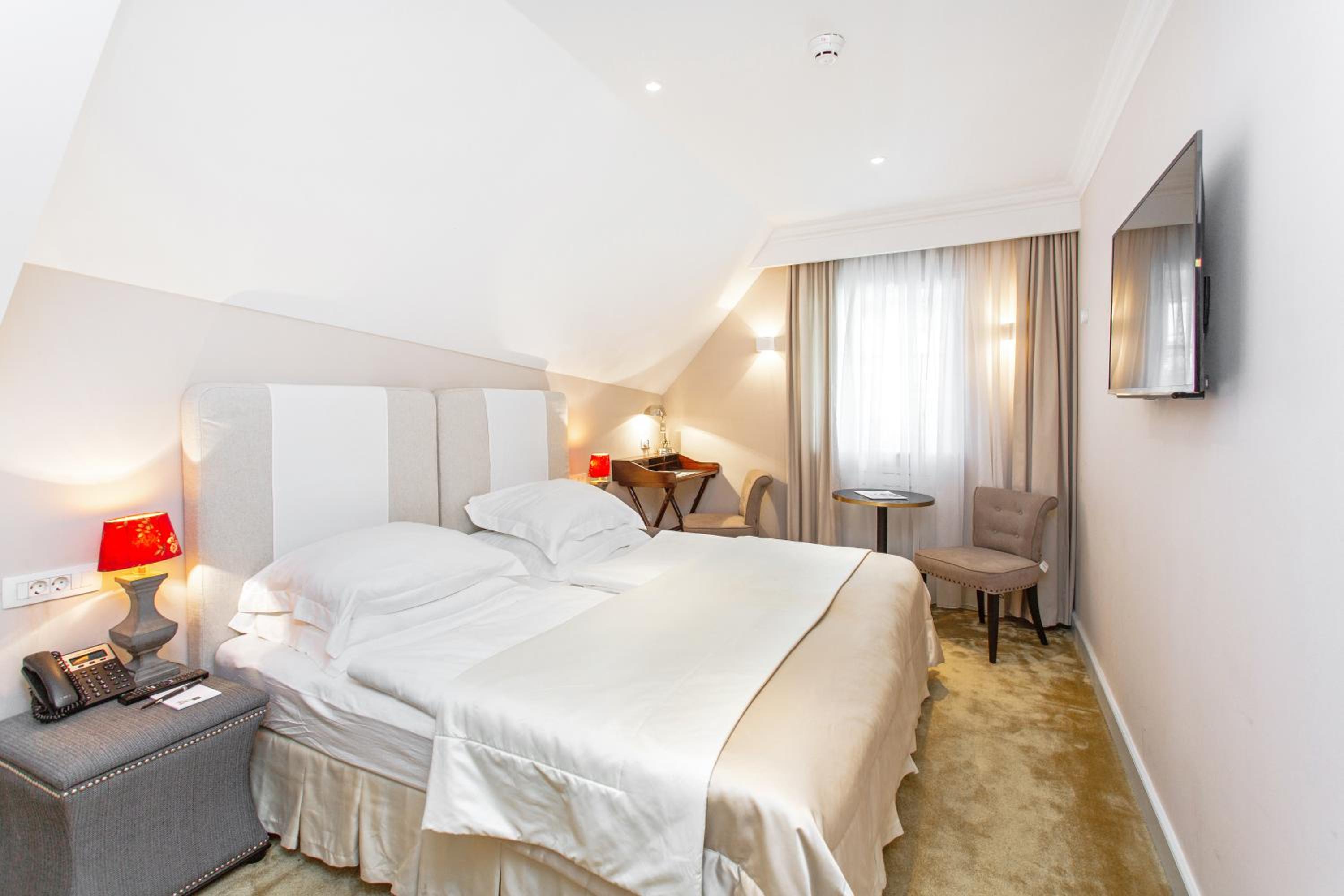 Classic Double or Twin Room - Photo 1