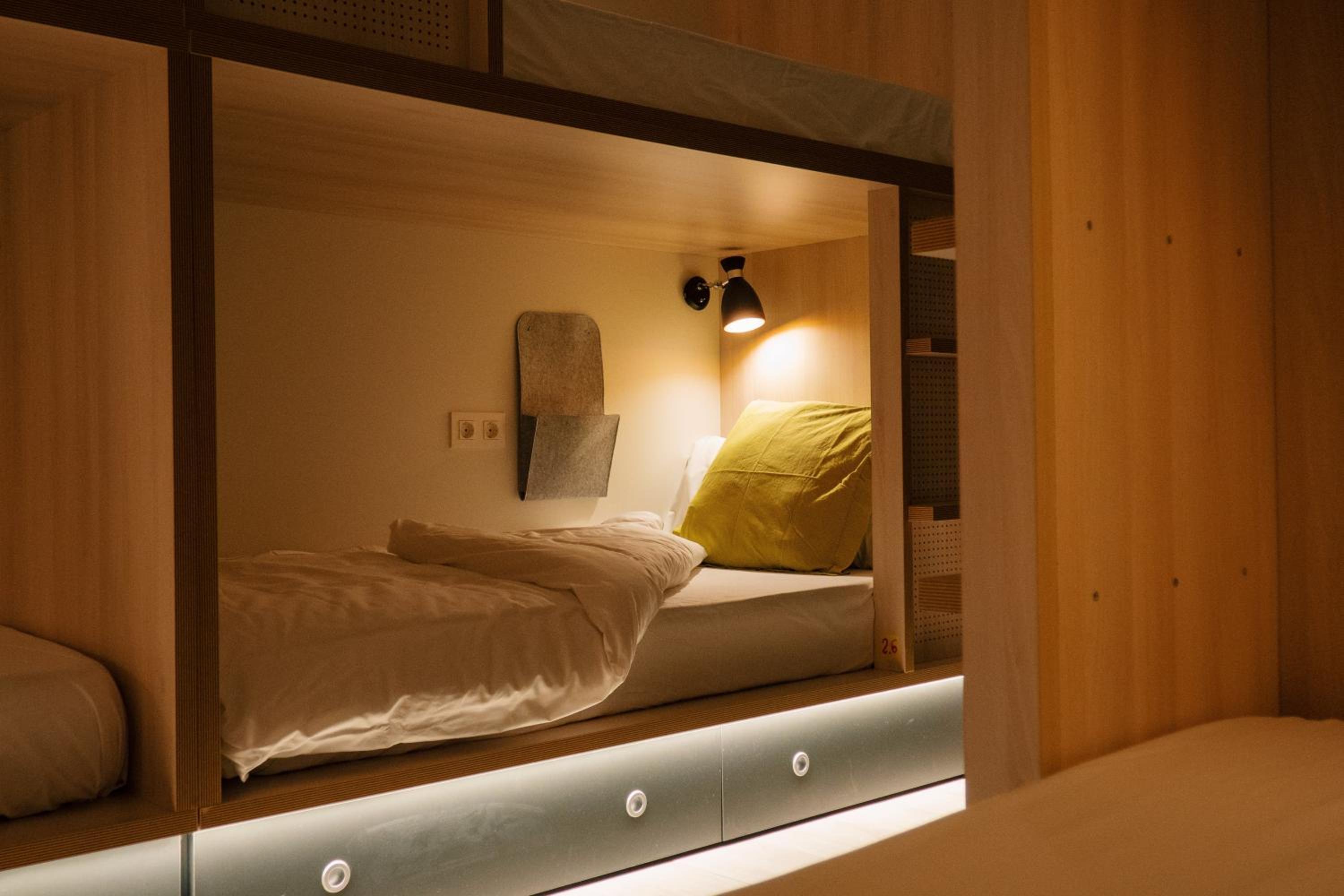 Cama en Dormitorio Mixto de 10 Camas