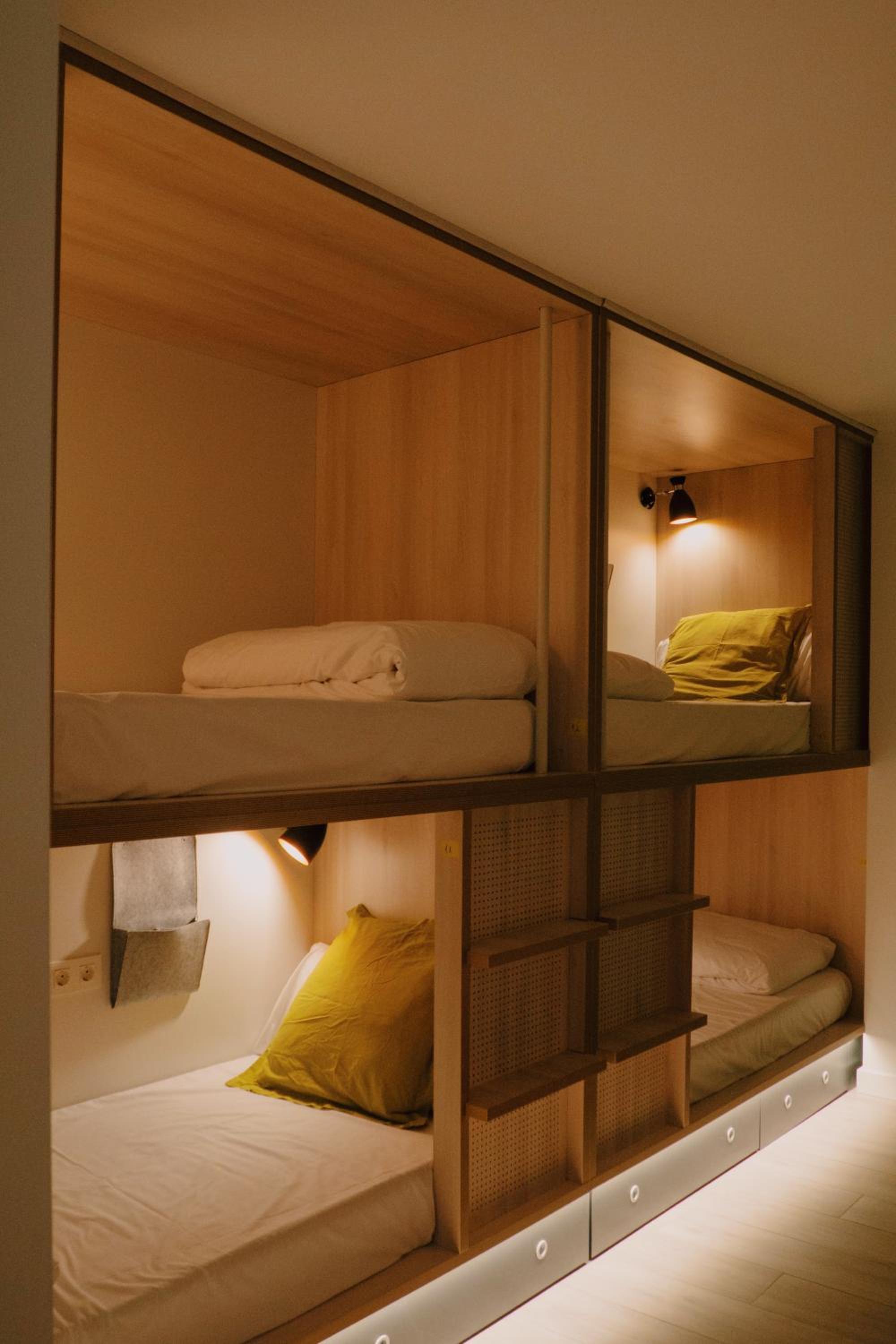 Bed in 6-Bed Mixed Dormitory Room photo 3